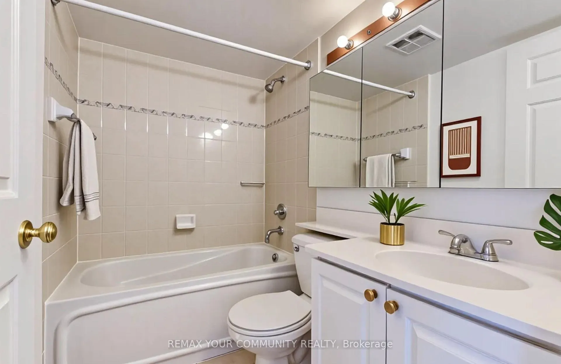 Photo 6 of Unit 512, 889 Bay Street, Toronto, Bay Street Corridor — HOMEH