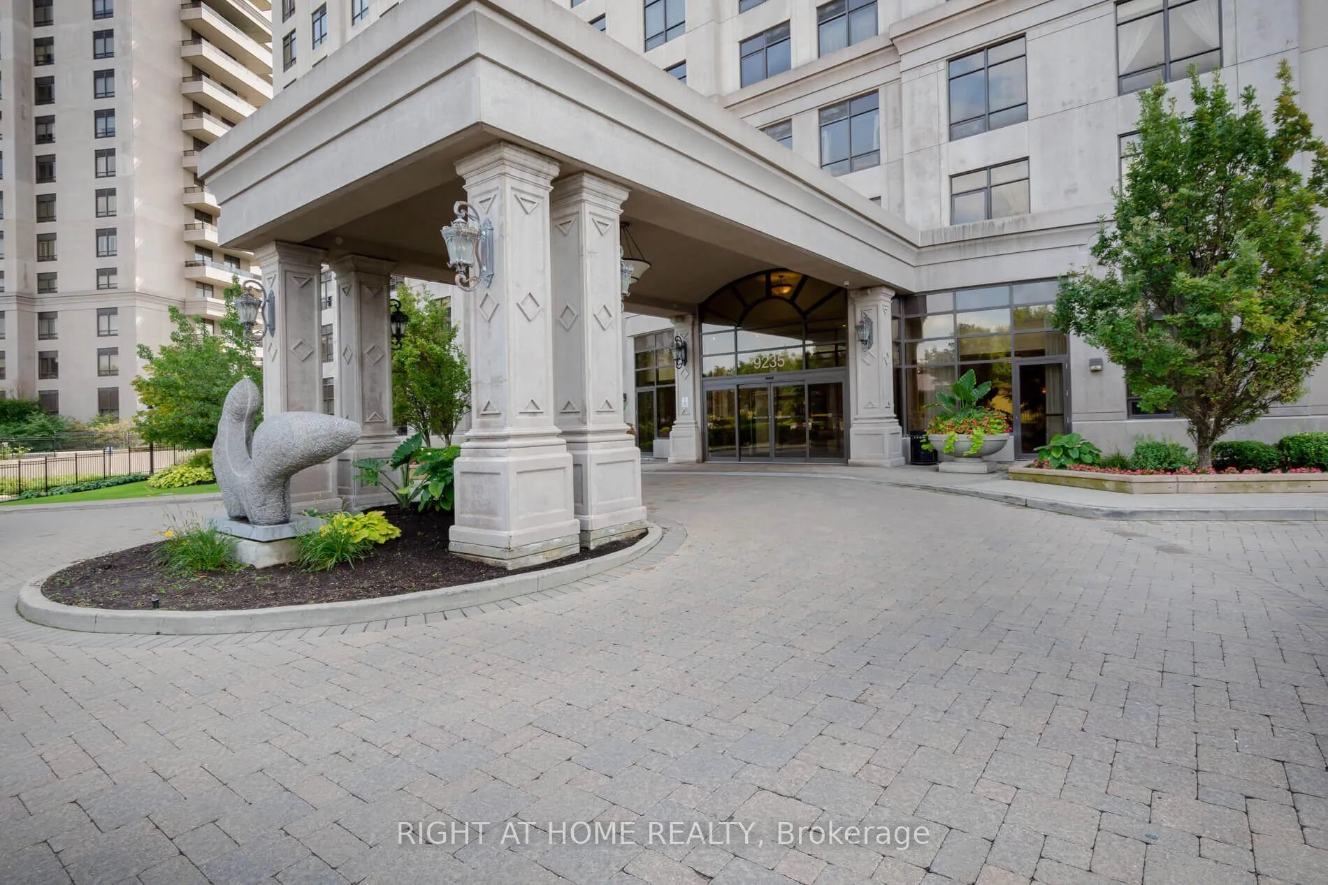 Photo 3 of Unit 1012, 9235 Jane Street, Vaughan, Maple — HOMEH