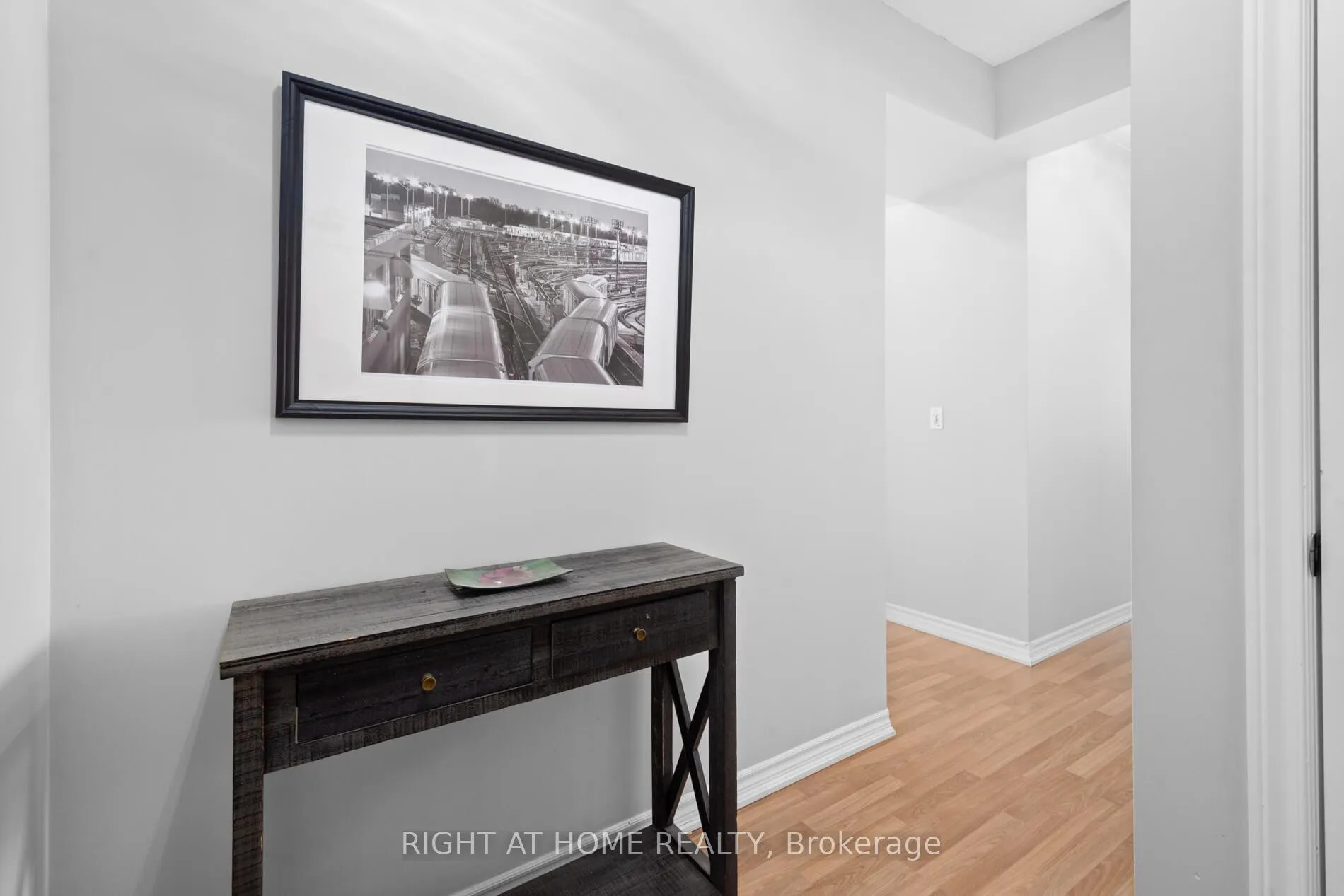 Photo 5 of Unit 1012, 9235 Jane Street, Vaughan, Maple — HOMEH