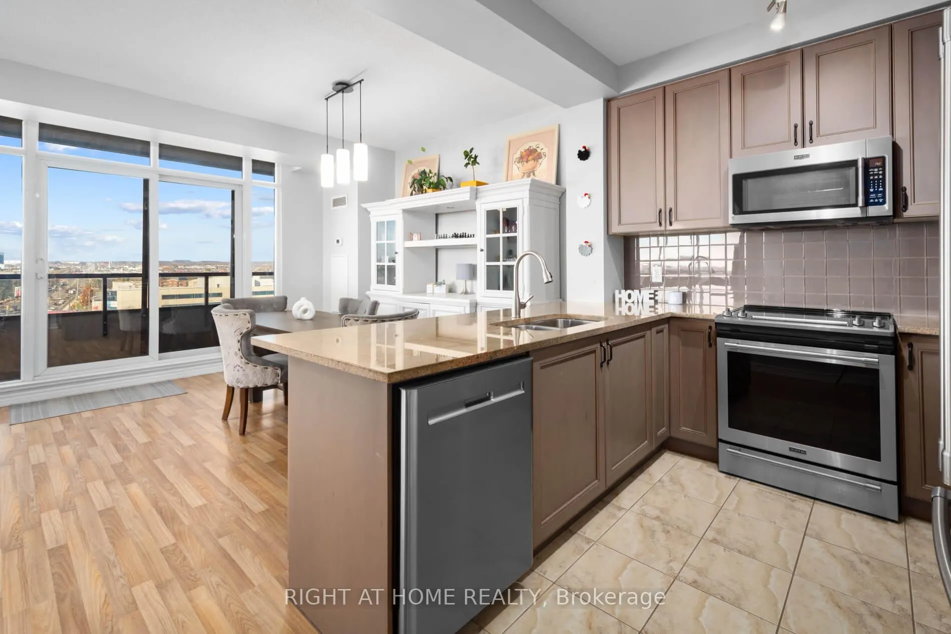 Photo 6 of Unit 1012, 9235 Jane Street, Vaughan, Maple — HOMEH