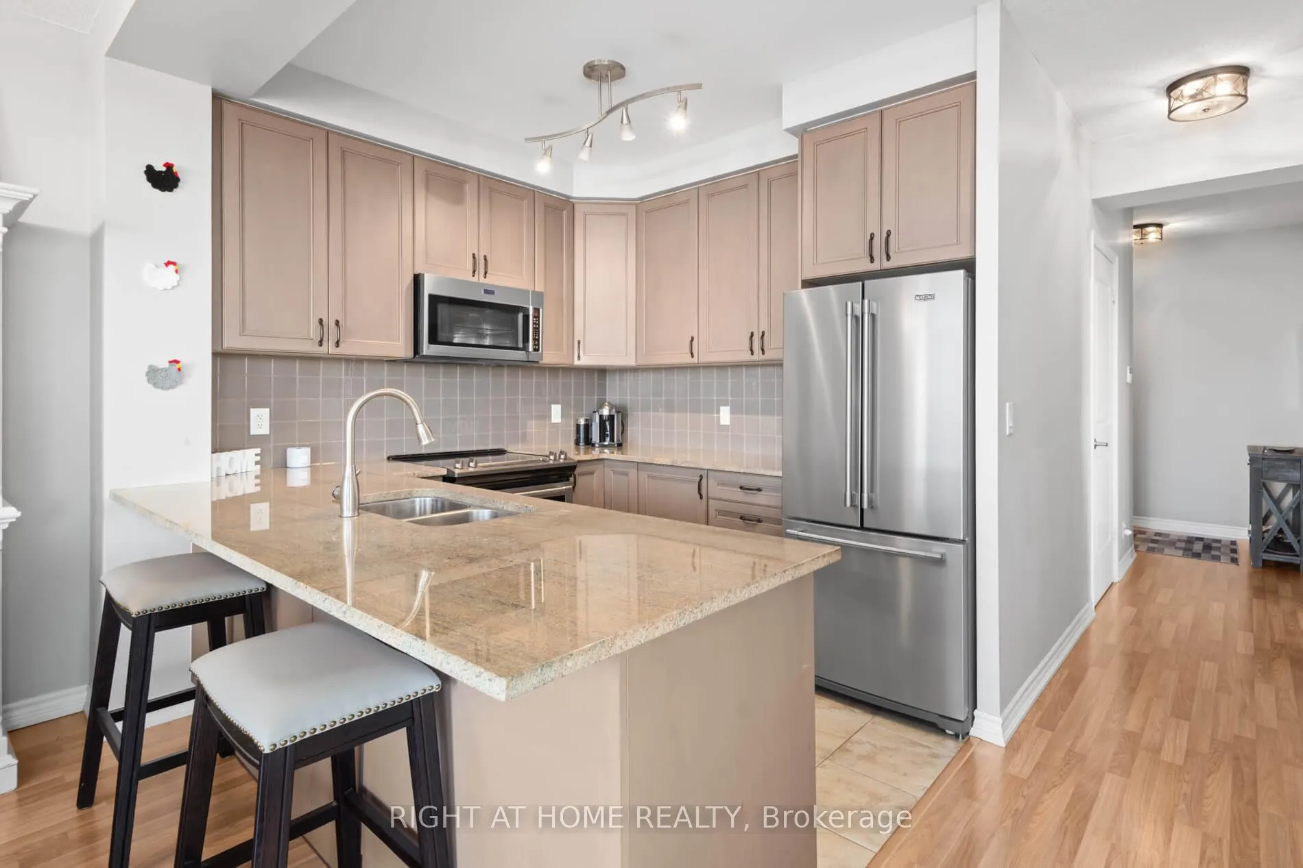 Photo 8 of Unit 1012, 9235 Jane Street, Vaughan, Maple — HOMEH