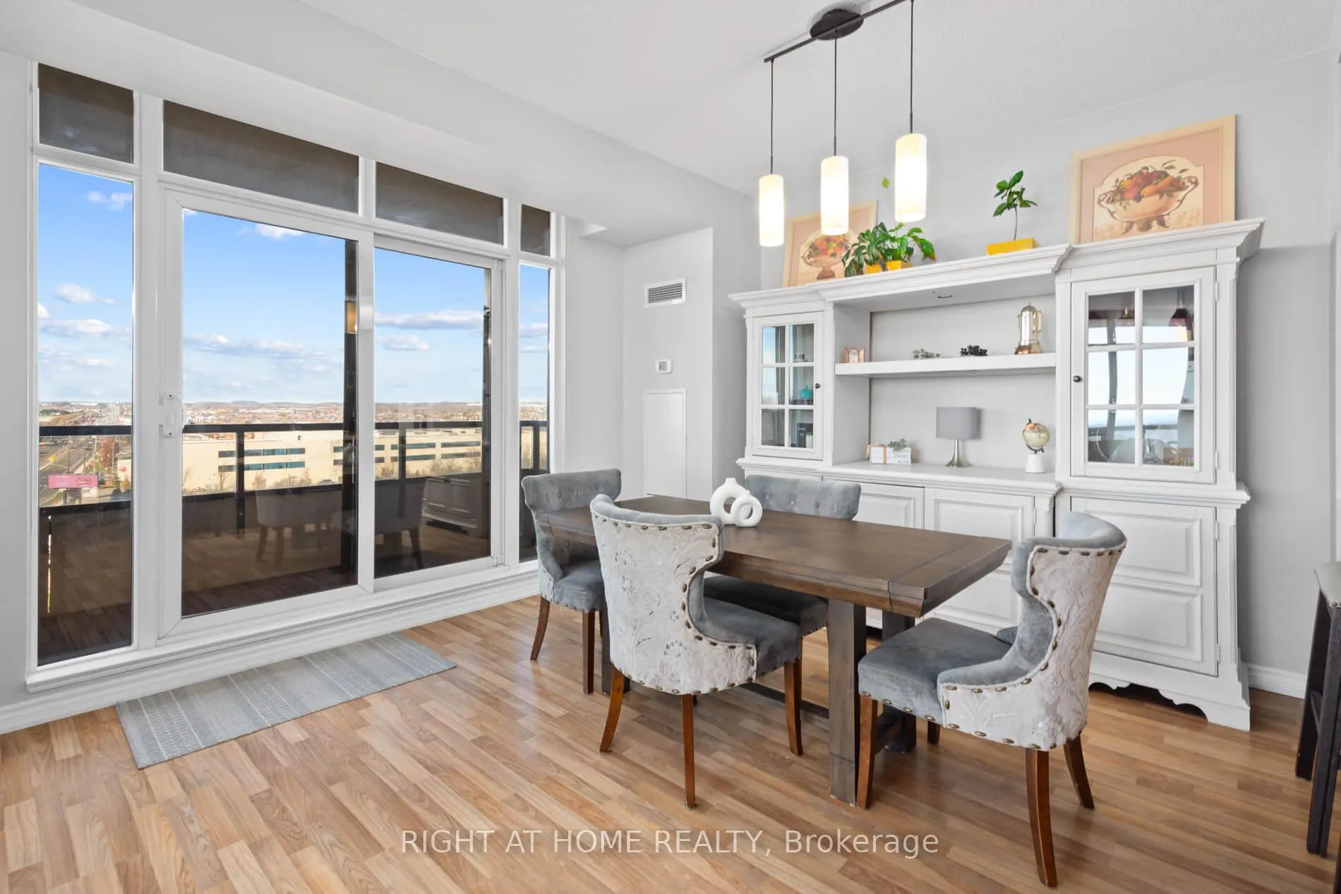Photo 10 of Unit 1012, 9235 Jane Street, Vaughan, Maple — HOMEH