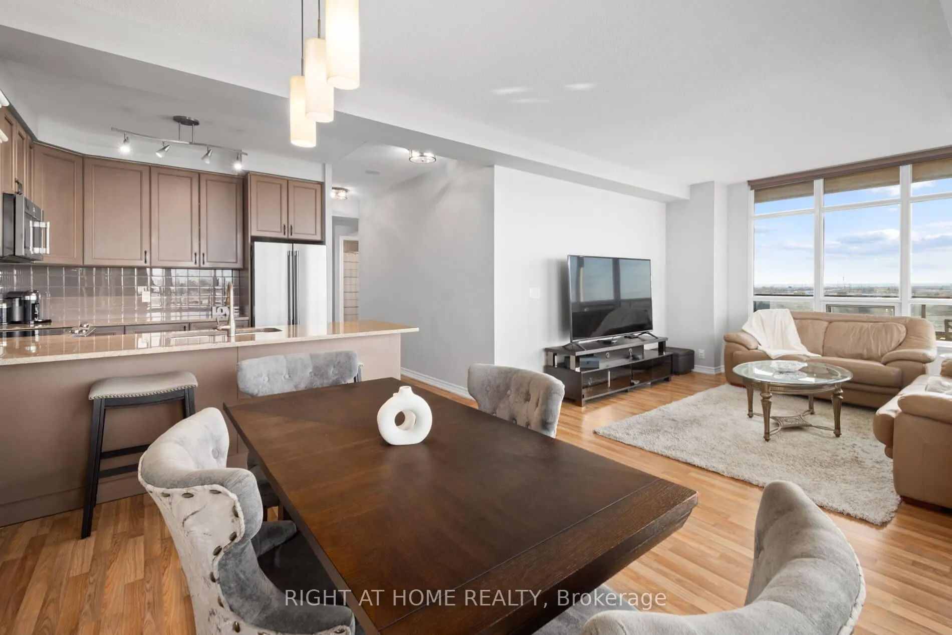 Photo 11 of Unit 1012, 9235 Jane Street, Vaughan, Maple — HOMEH