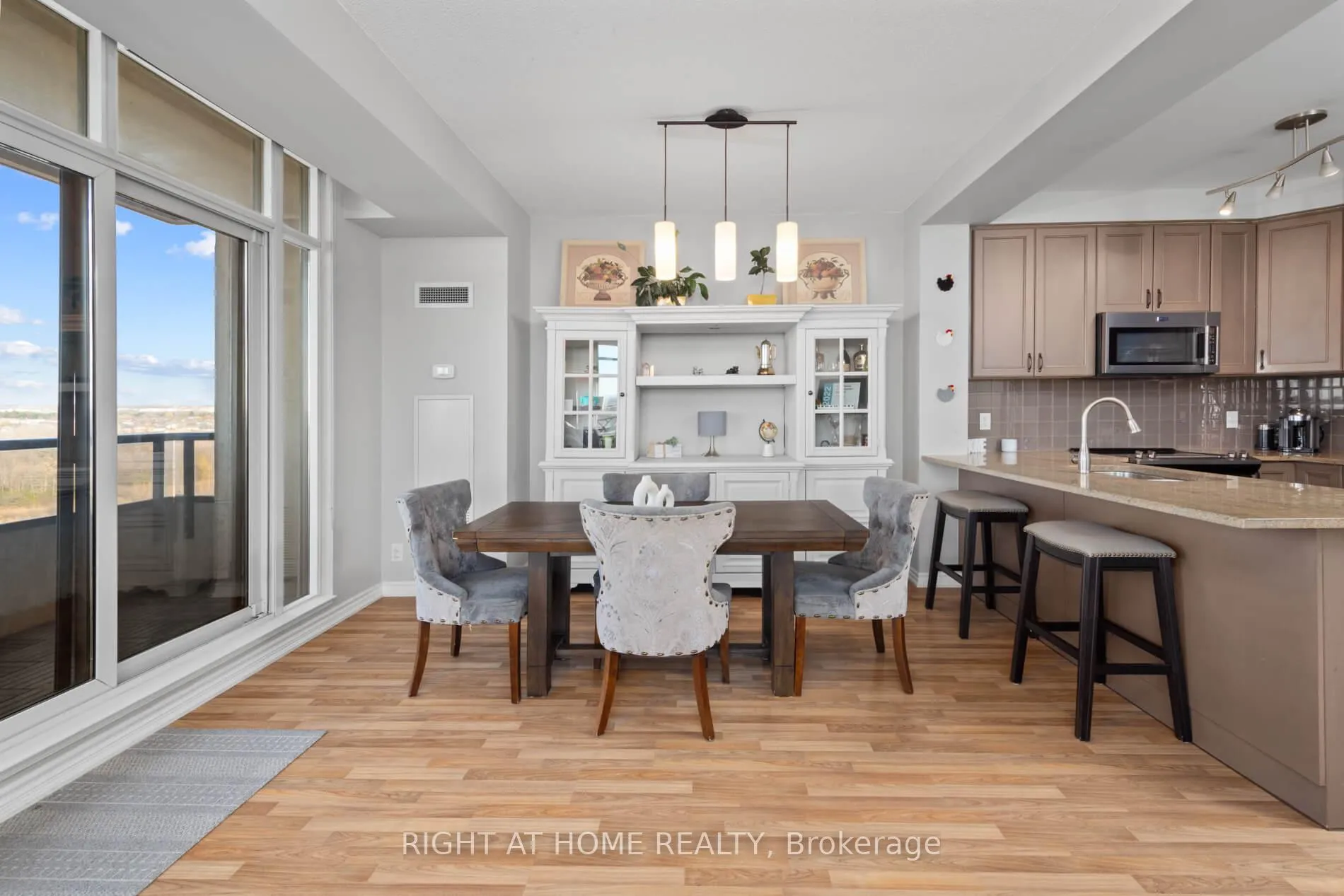 Photo 12 of Unit 1012, 9235 Jane Street, Vaughan, Maple — HOMEH