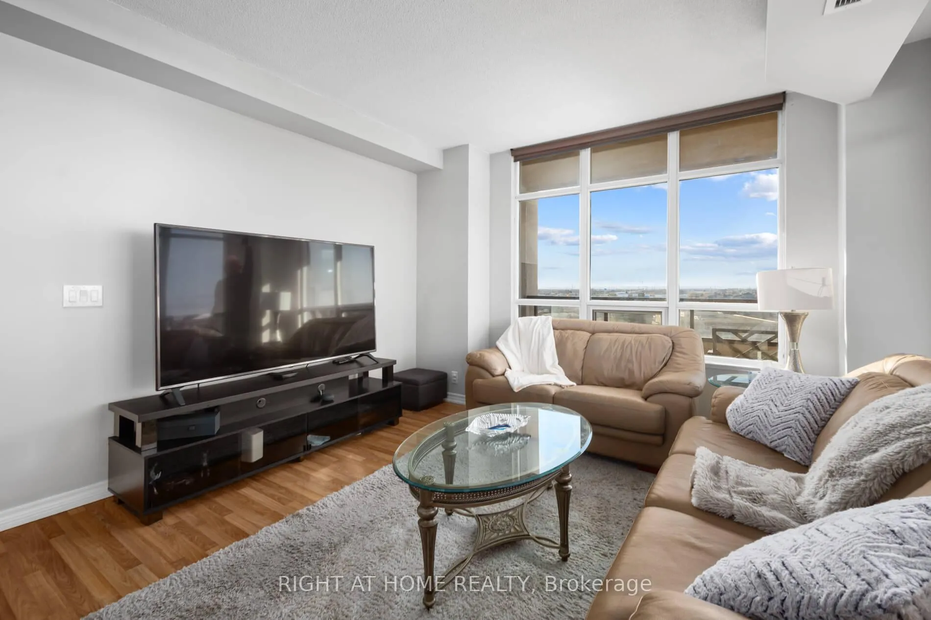 Photo 15 of Unit 1012, 9235 Jane Street, Vaughan, Maple — HOMEH