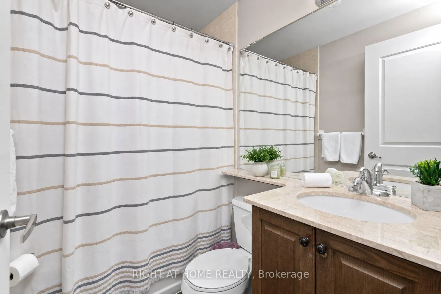 Photo 16 of Unit 1012, 9235 Jane Street, Vaughan, Maple — HOMEH