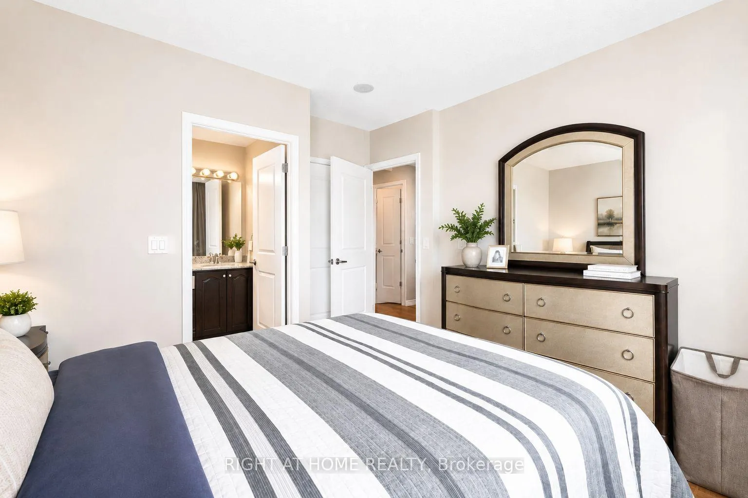 Photo 19 of Unit 1012, 9235 Jane Street, Vaughan, Maple — HOMEH