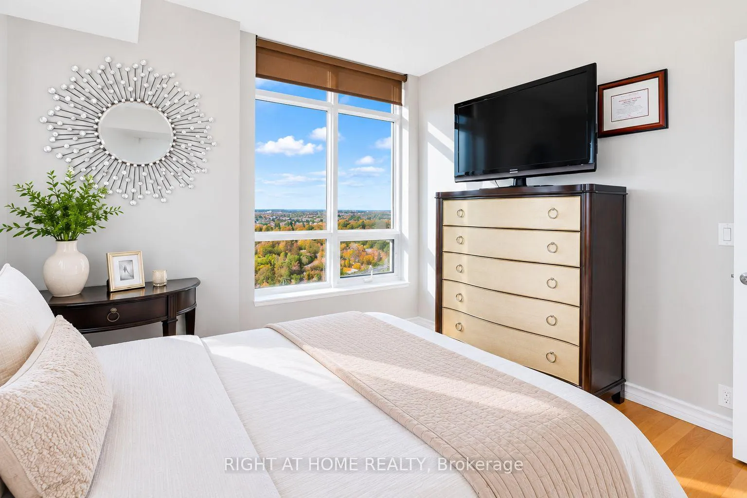 Photo 23 of Unit 1012, 9235 Jane Street, Vaughan, Maple — HOMEH