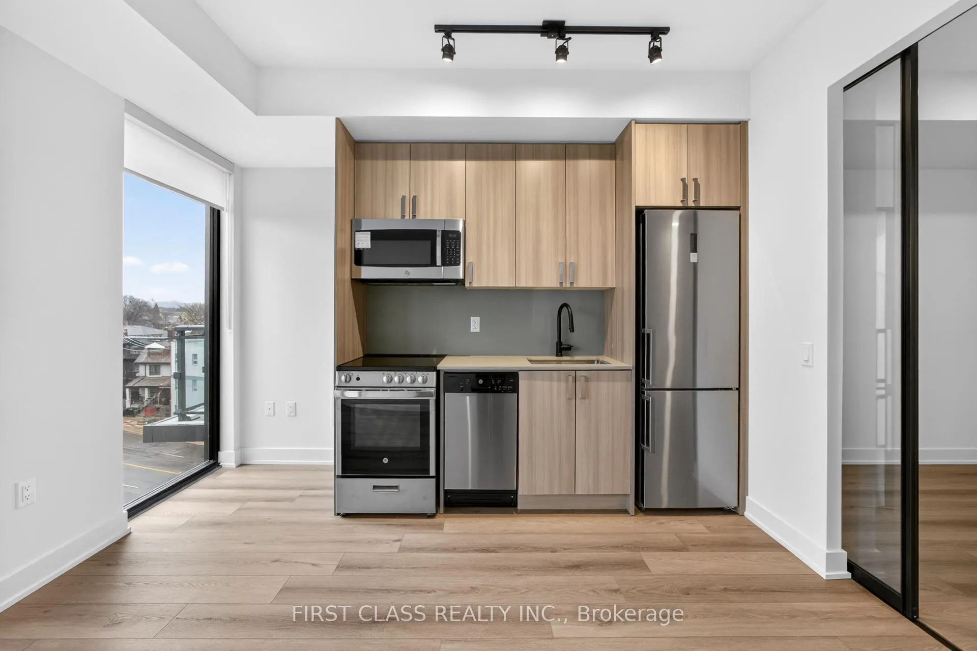 Photo 7 of Unit 612, 758 Dovercourt Road, Toronto, Dovercourt-Wallace Emerson-Junction — HOMEH