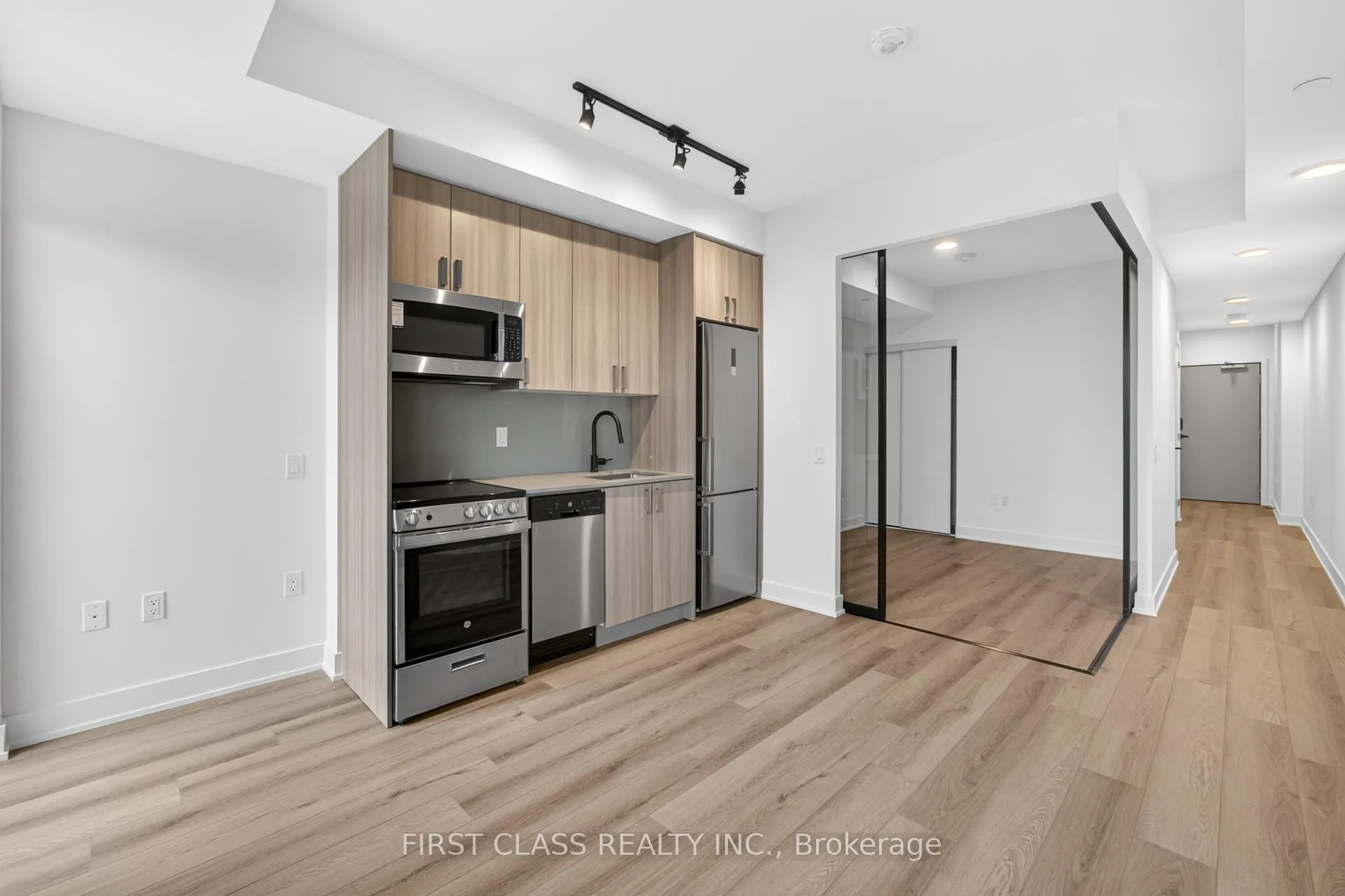 Photo 8 of Unit 612, 758 Dovercourt Road, Toronto, Dovercourt-Wallace Emerson-Junction — HOMEH