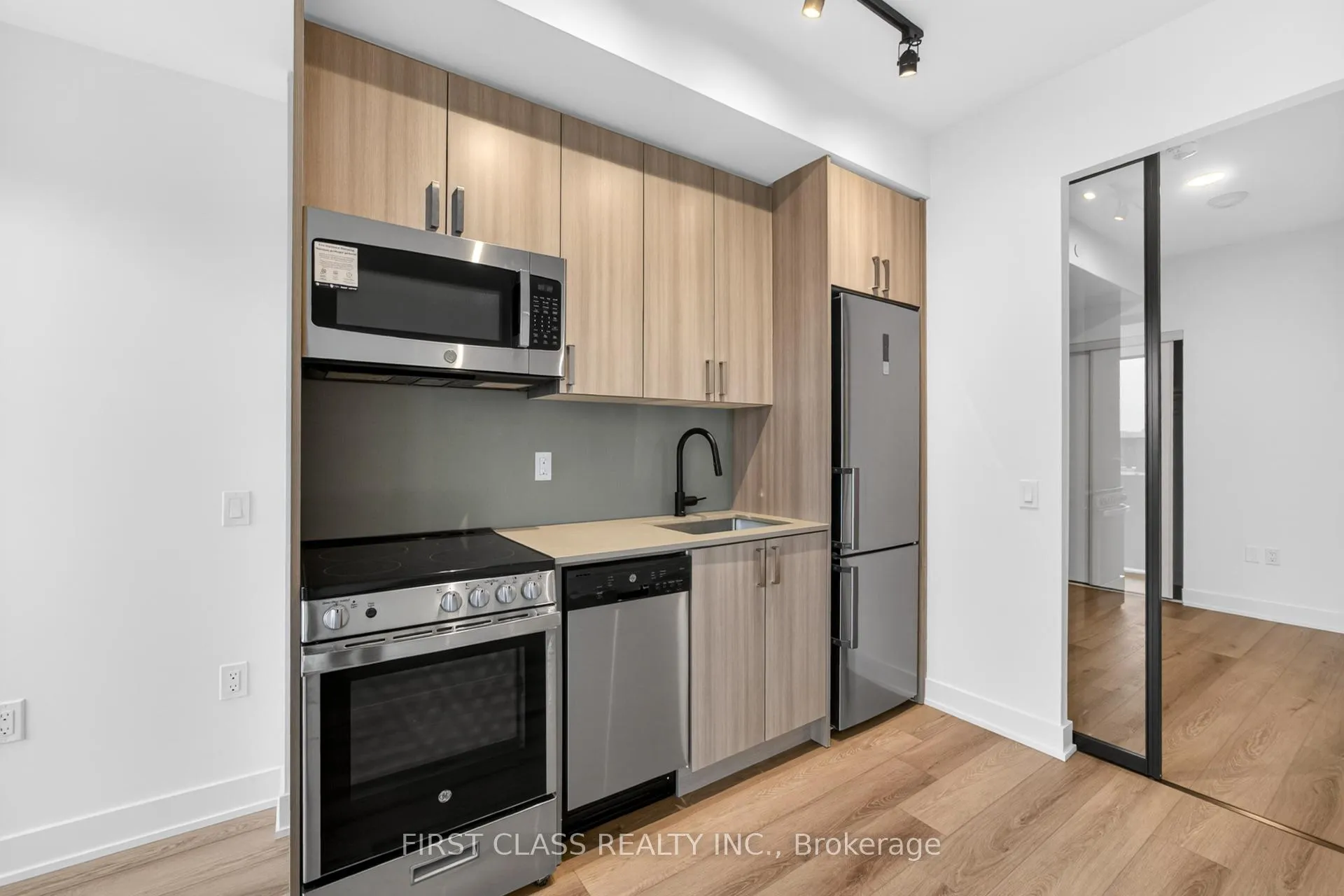 Photo 13 of Unit 612, 758 Dovercourt Road, Toronto, Dovercourt-Wallace Emerson-Junction — HOMEH