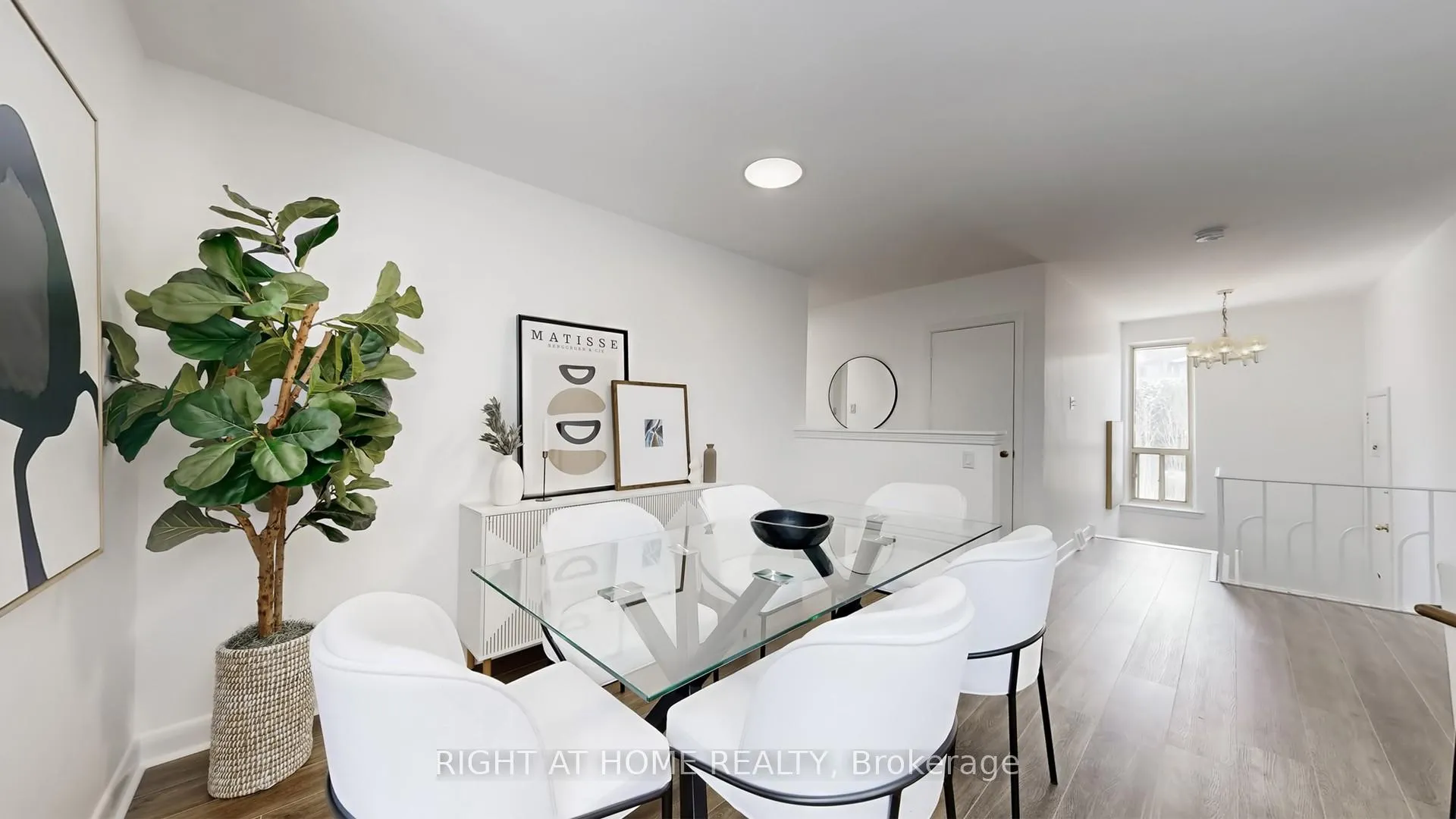 Photo 11 of 33 Sanderling Place, North York, Banbury-Don Mills — HOMEH