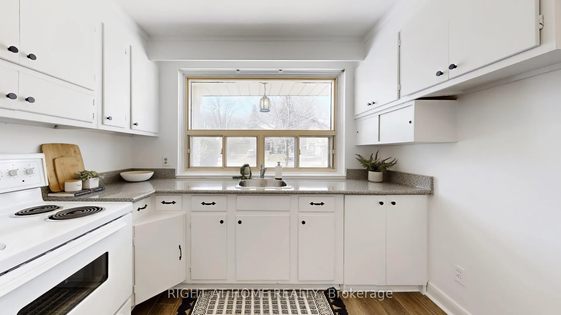 Photo 15 of 33 Sanderling Place, North York, Banbury-Don Mills — HOMEH