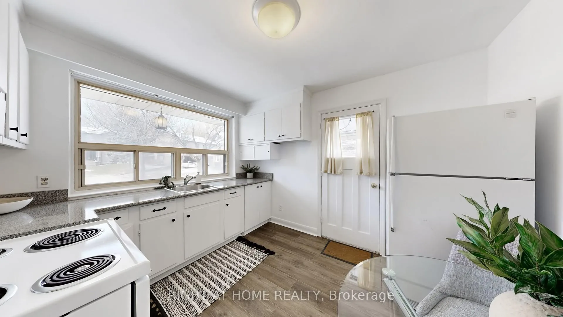 Photo 18 of 33 Sanderling Place, North York, Banbury-Don Mills — HOMEH