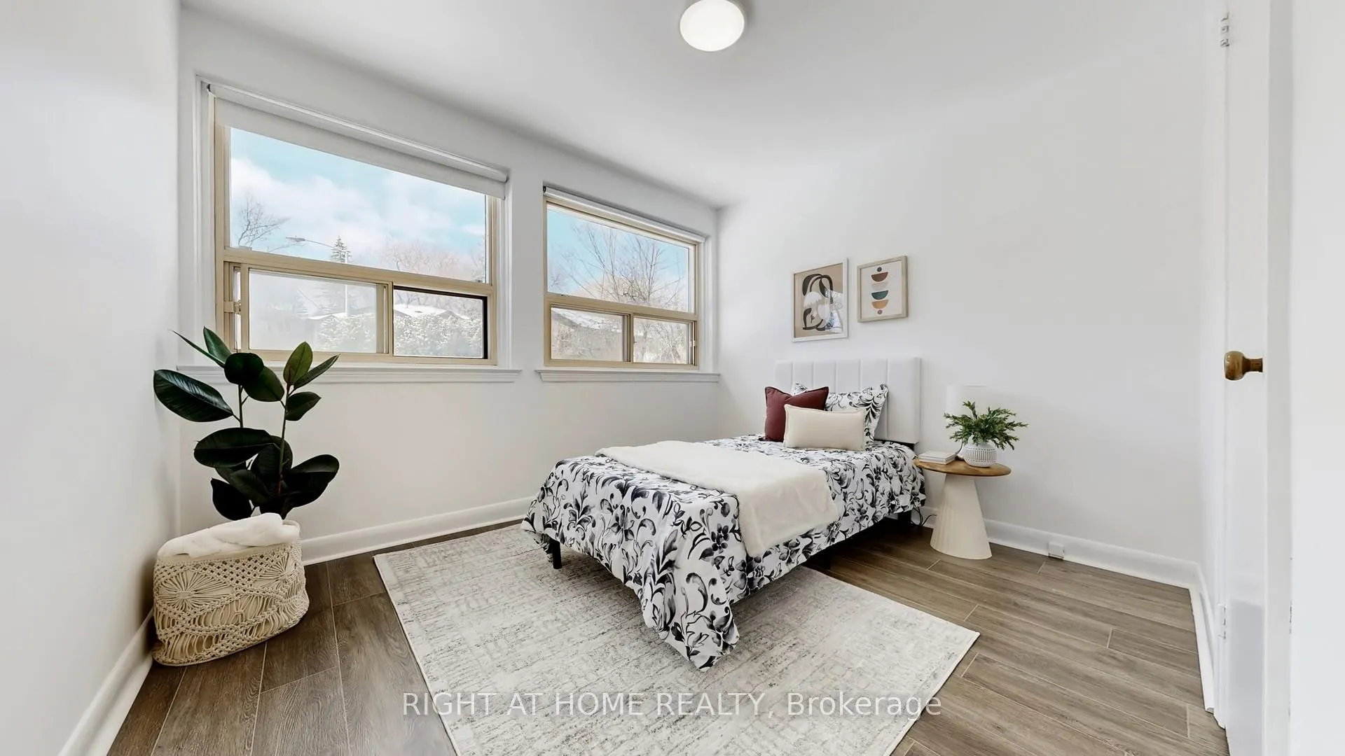 Photo 21 of 33 Sanderling Place, North York, Banbury-Don Mills — HOMEH