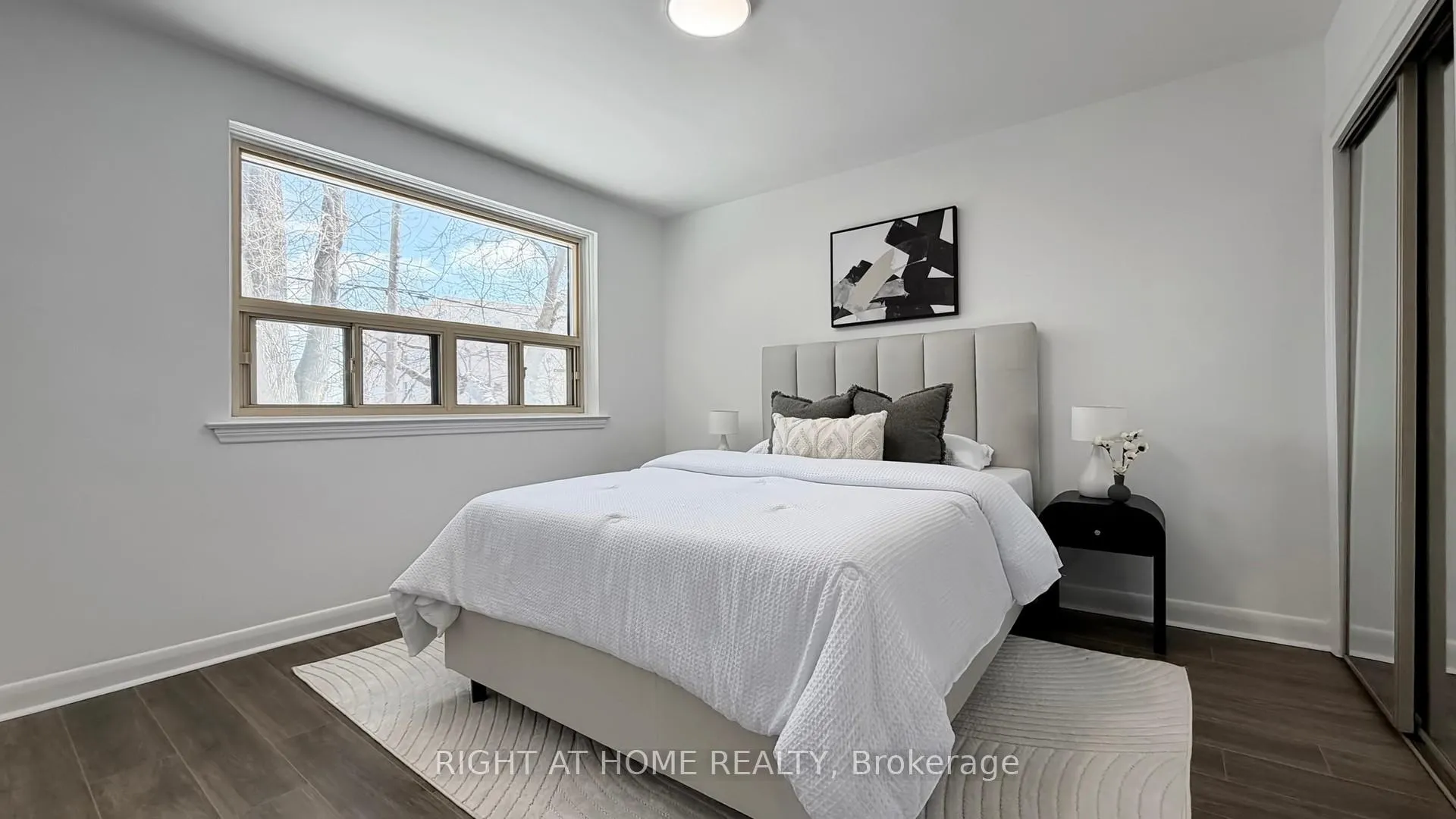 Photo 23 of 33 Sanderling Place, North York, Banbury-Don Mills — HOMEH