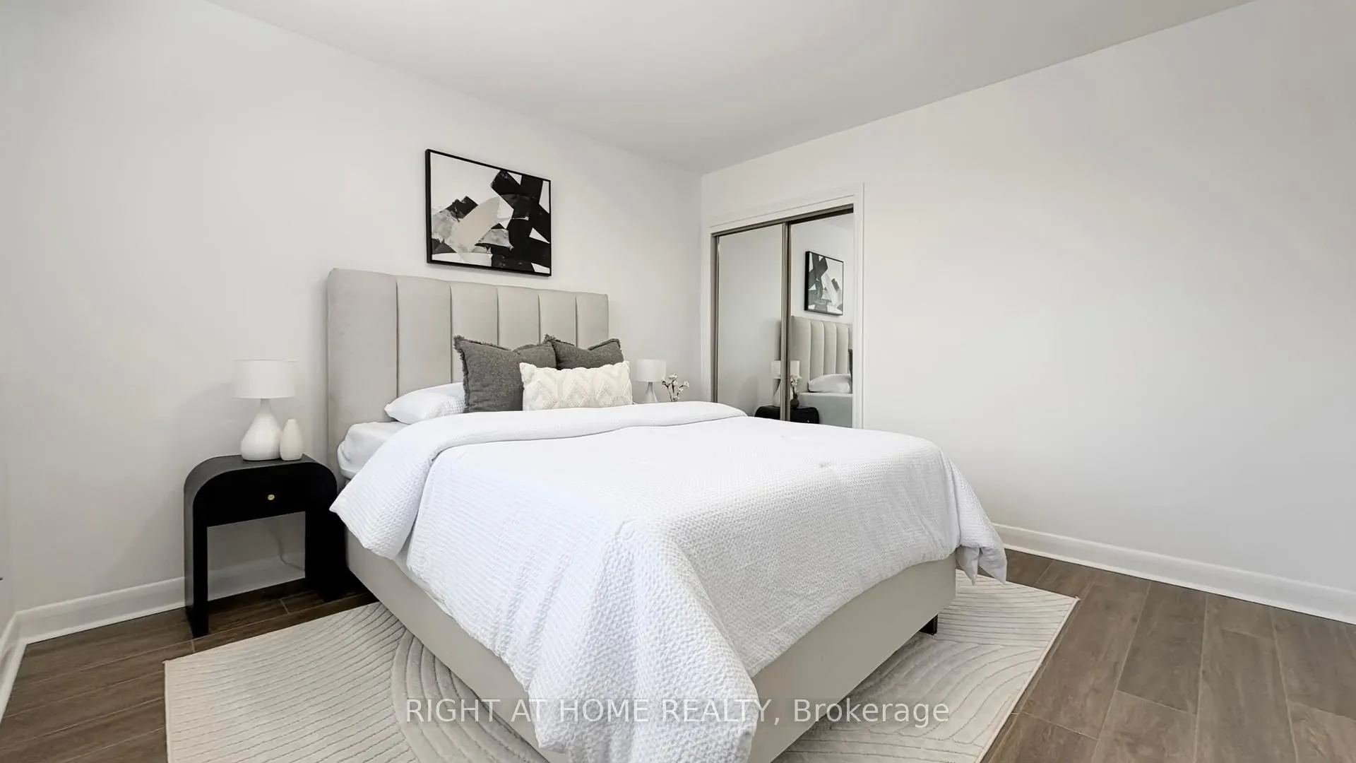 Photo 24 of 33 Sanderling Place, North York, Banbury-Don Mills — HOMEH