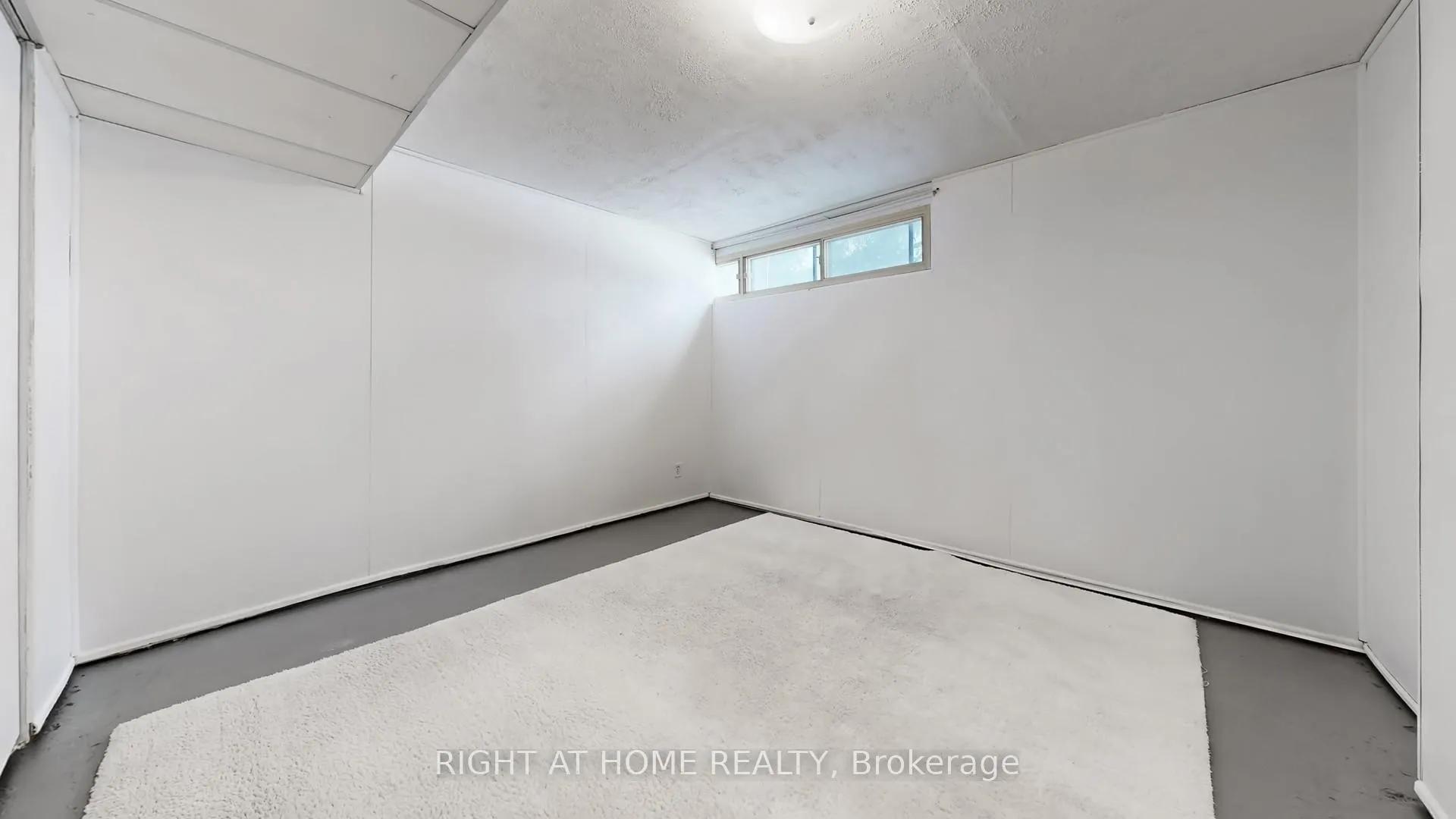 Photo 37 of 33 Sanderling Place, North York, Banbury-Don Mills — HOMEH