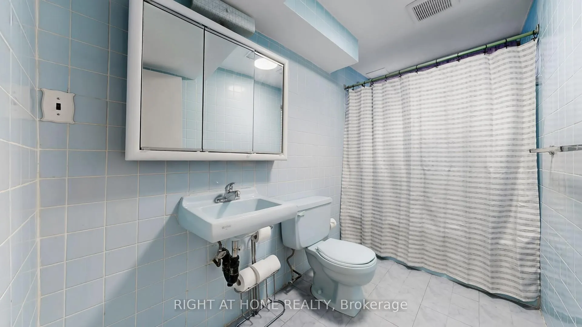 Photo 40 of 33 Sanderling Place, North York, Banbury-Don Mills — HOMEH