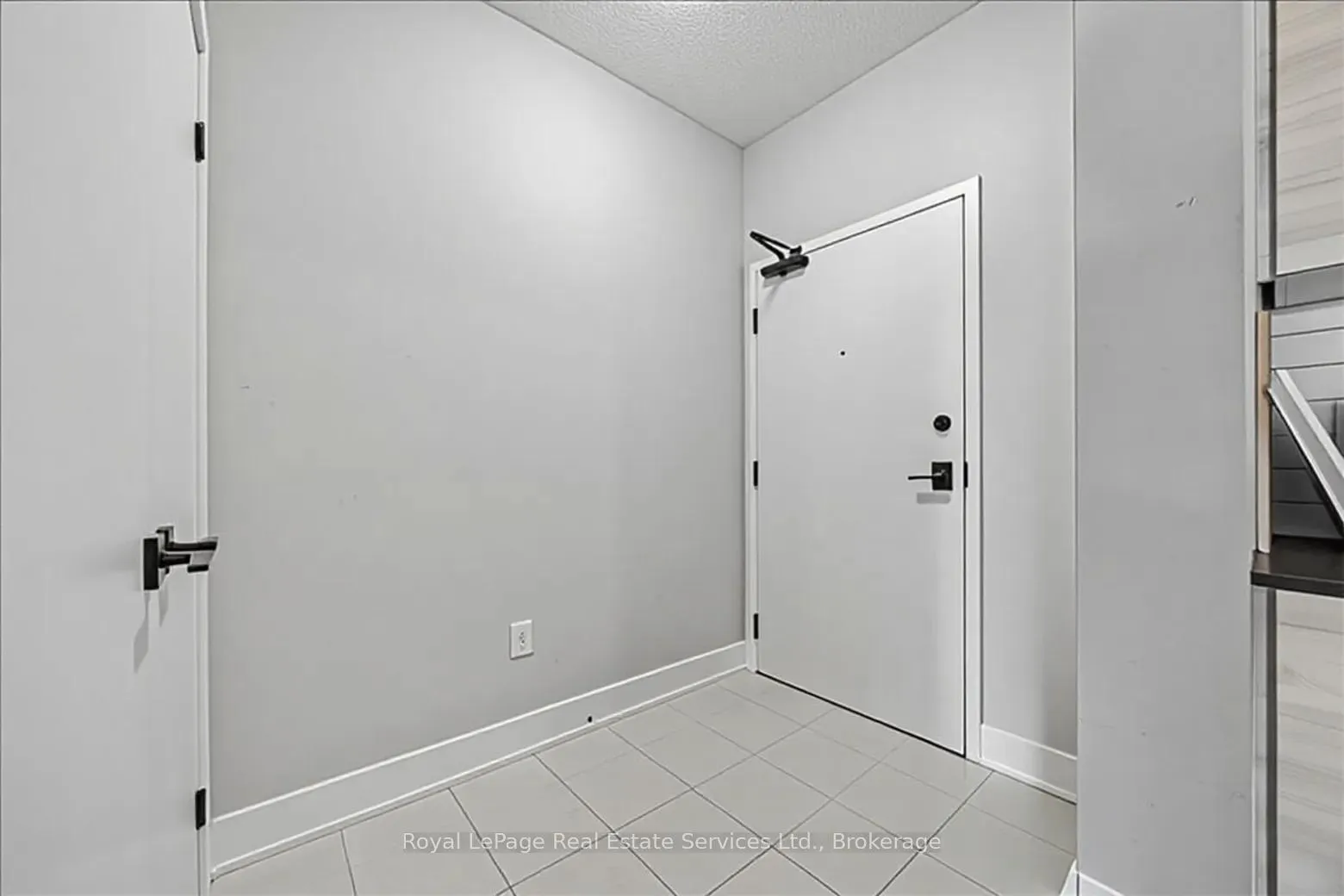 Photo 4 of Unit 209, 6 Spice Way, Barrie, Rural Barrie Southeast — HOMEH