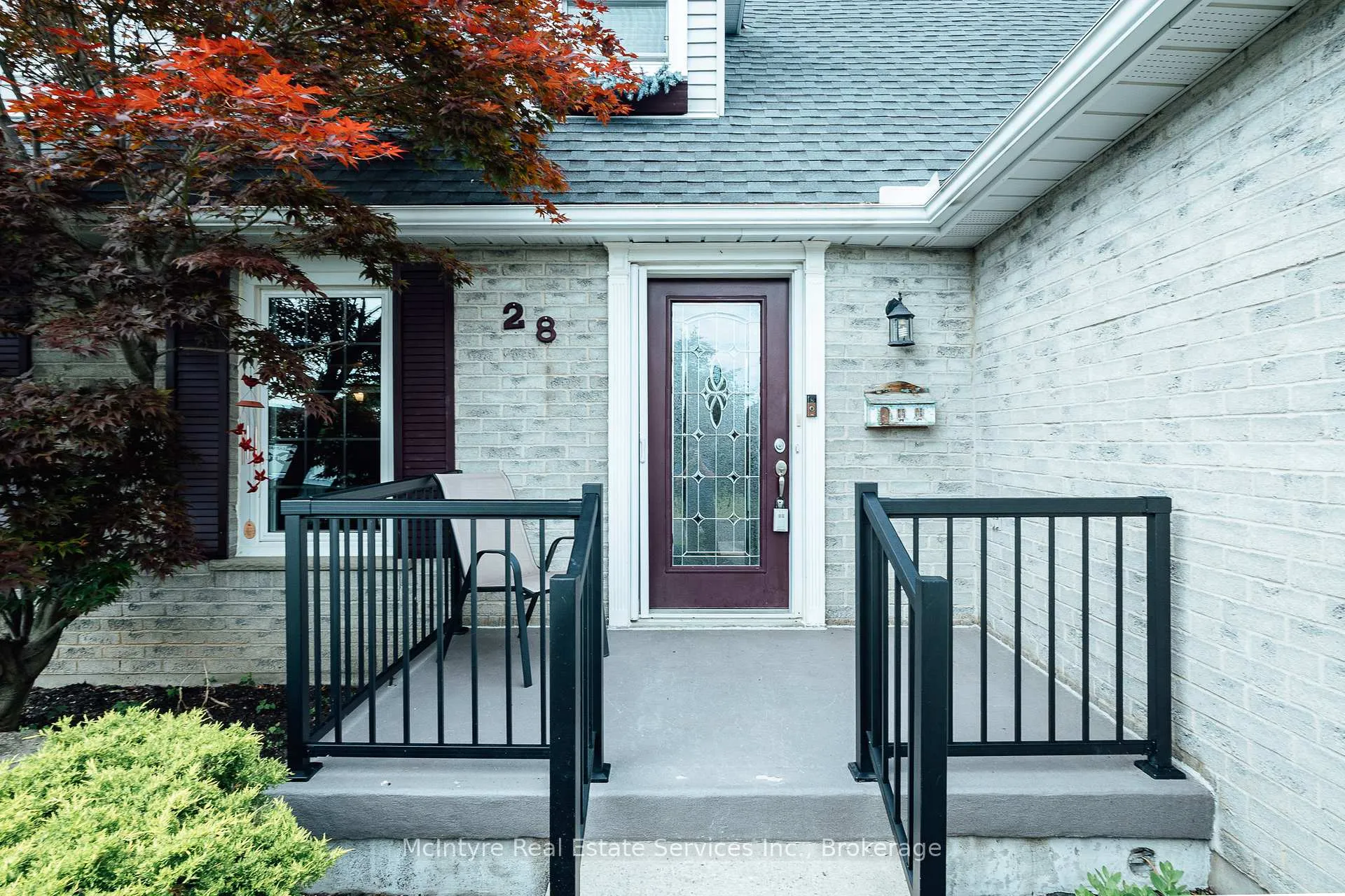Photo 2 of 28 McGibbon Court, Kitchener — HOMEH