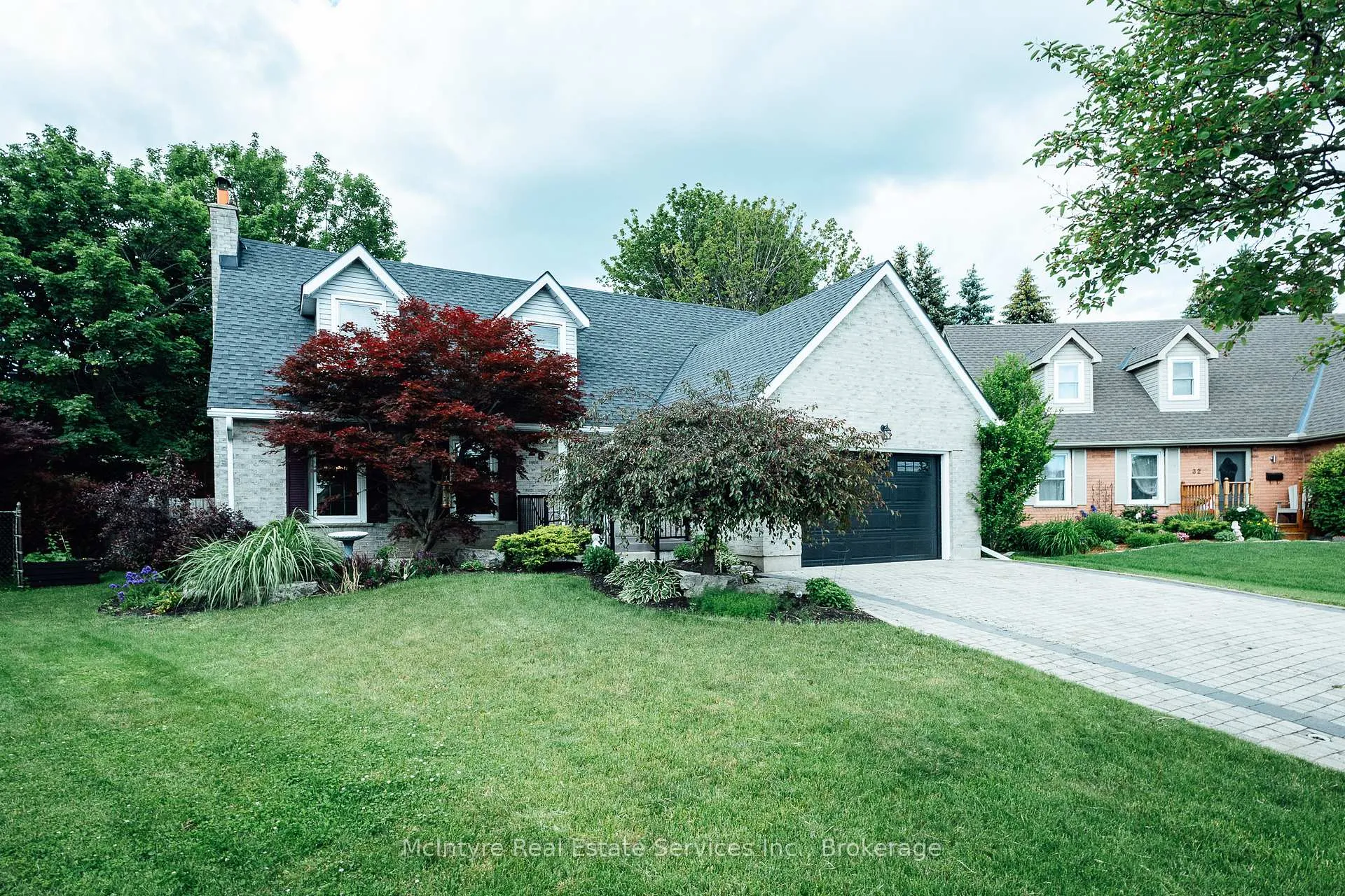 Photo 3 of 28 McGibbon Court, Kitchener — HOMEH