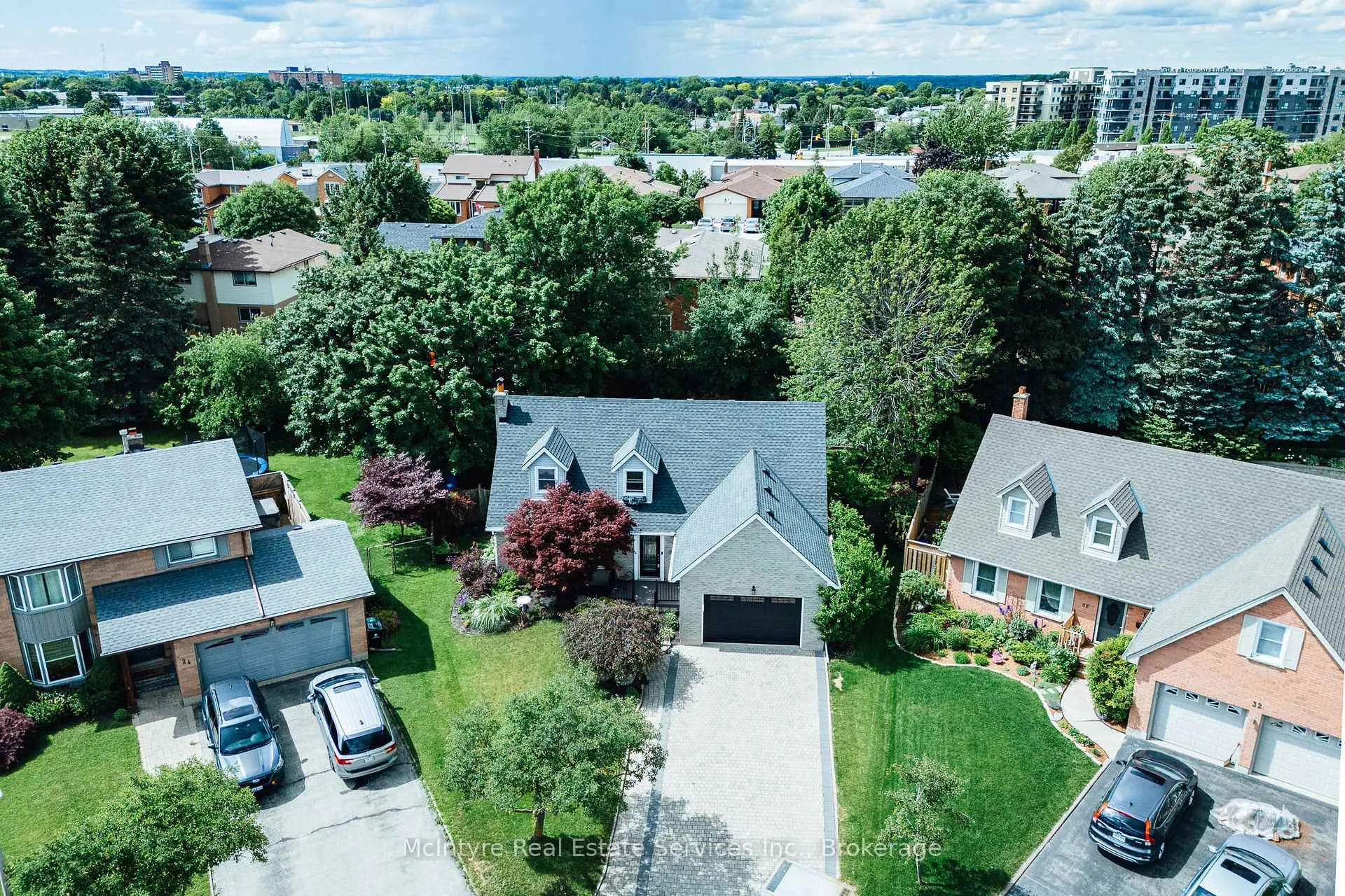 Photo 5 of 28 McGibbon Court, Kitchener — HOMEH