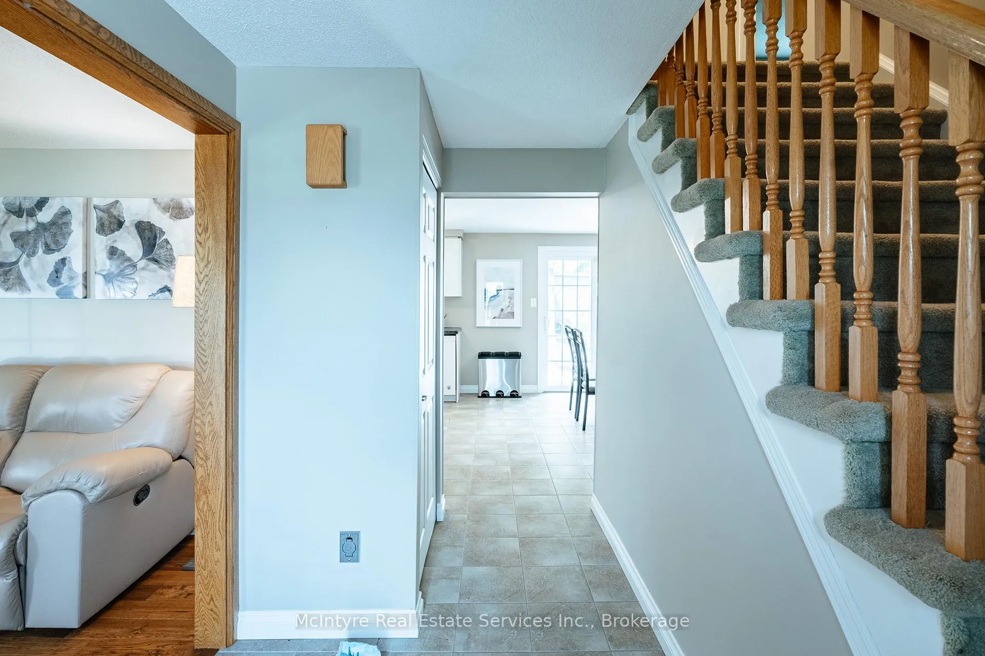 Photo 7 of 28 McGibbon Court, Kitchener — HOMEH
