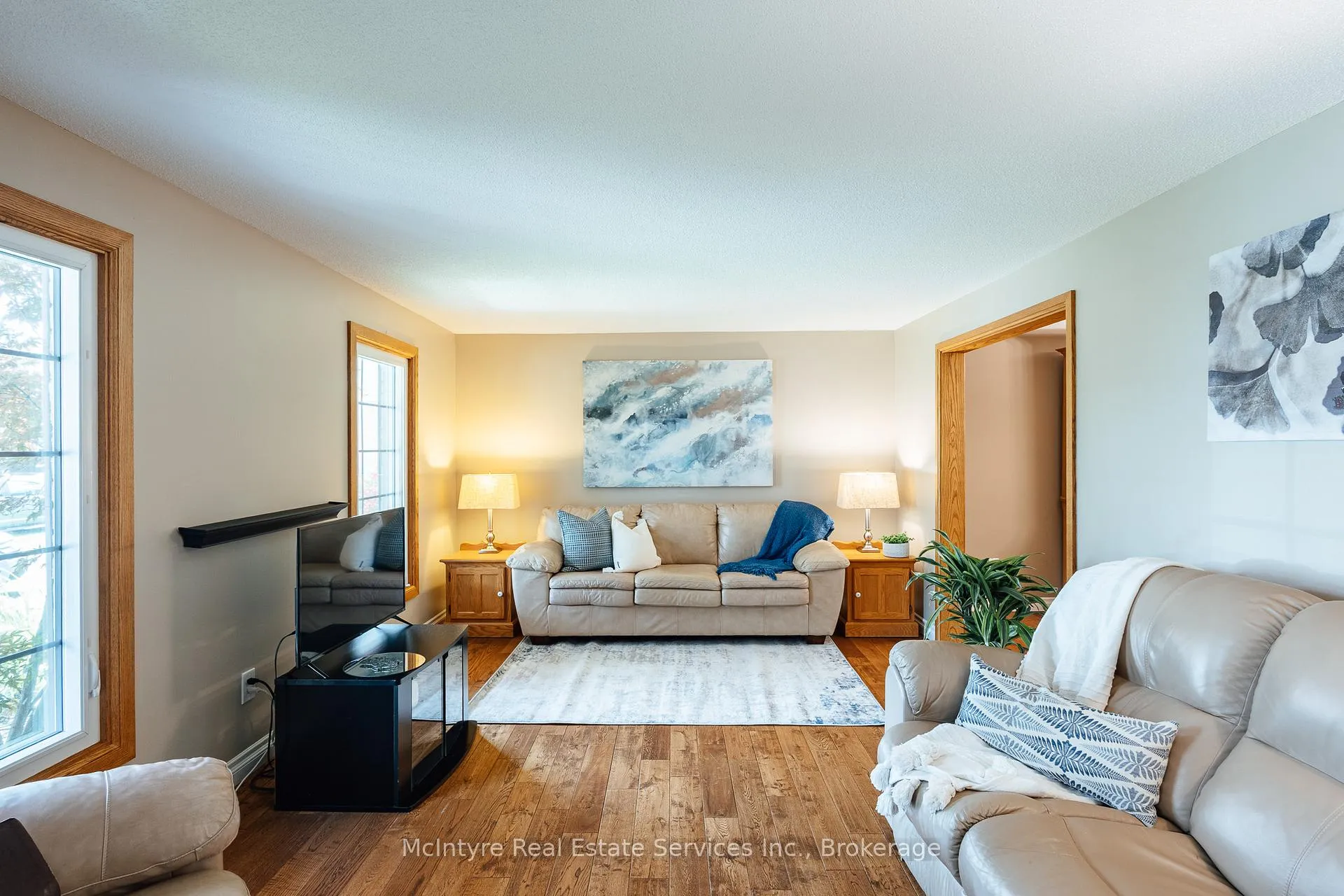 Photo 8 of 28 McGibbon Court, Kitchener — HOMEH