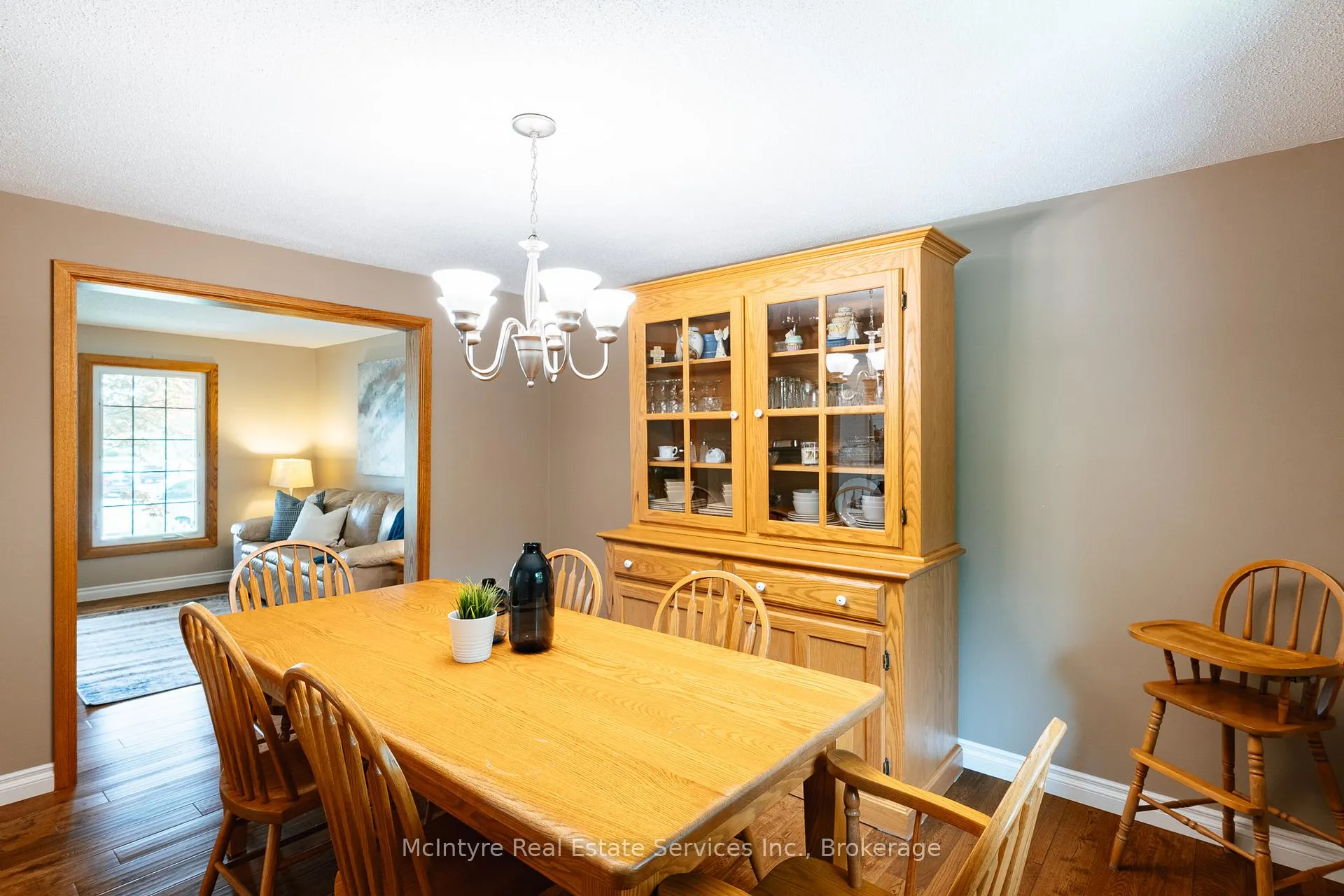 Photo 11 of 28 McGibbon Court, Kitchener — HOMEH