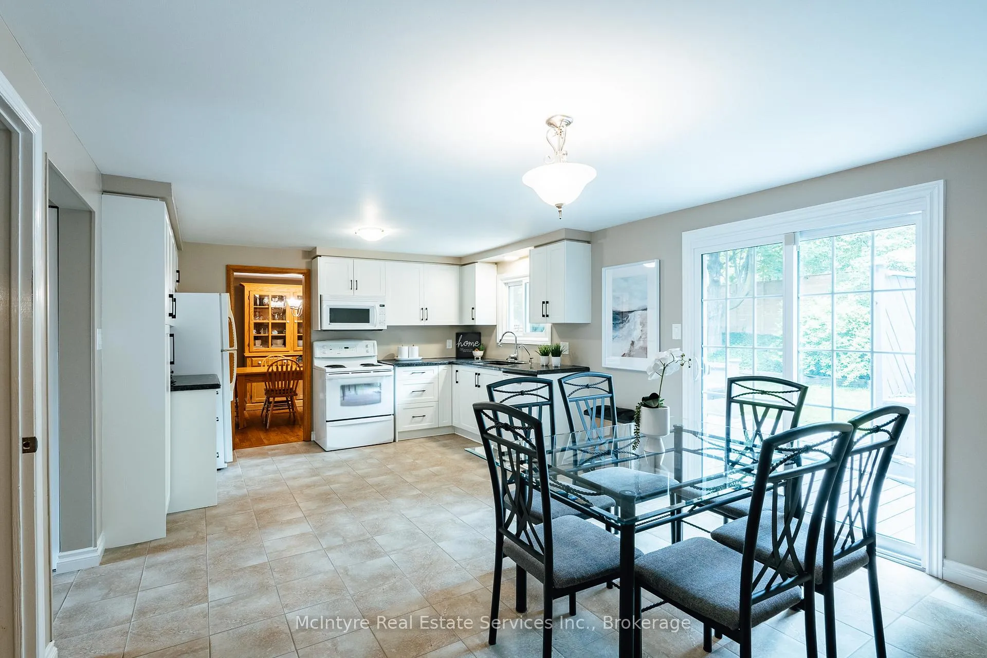 Photo 12 of 28 McGibbon Court, Kitchener — HOMEH
