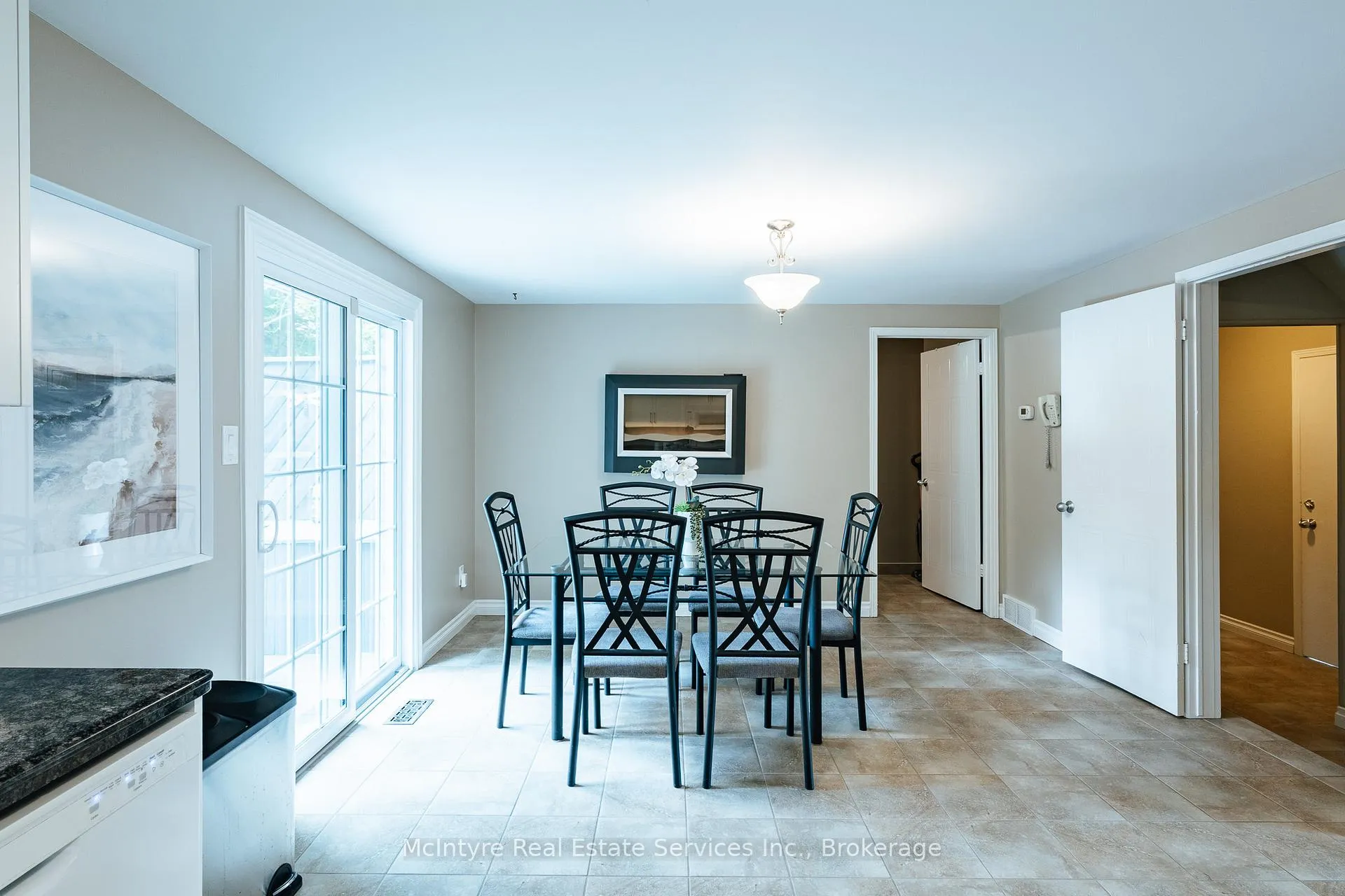 Photo 13 of 28 McGibbon Court, Kitchener — HOMEH