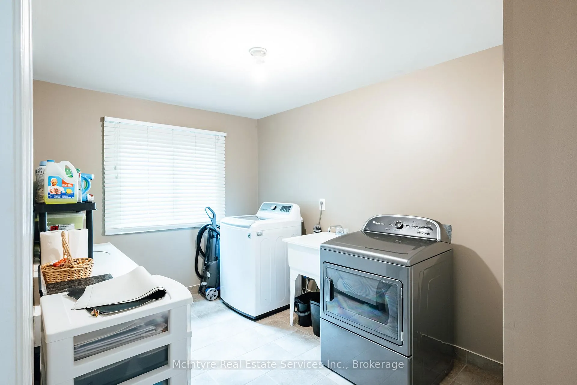 Photo 15 of 28 McGibbon Court, Kitchener — HOMEH