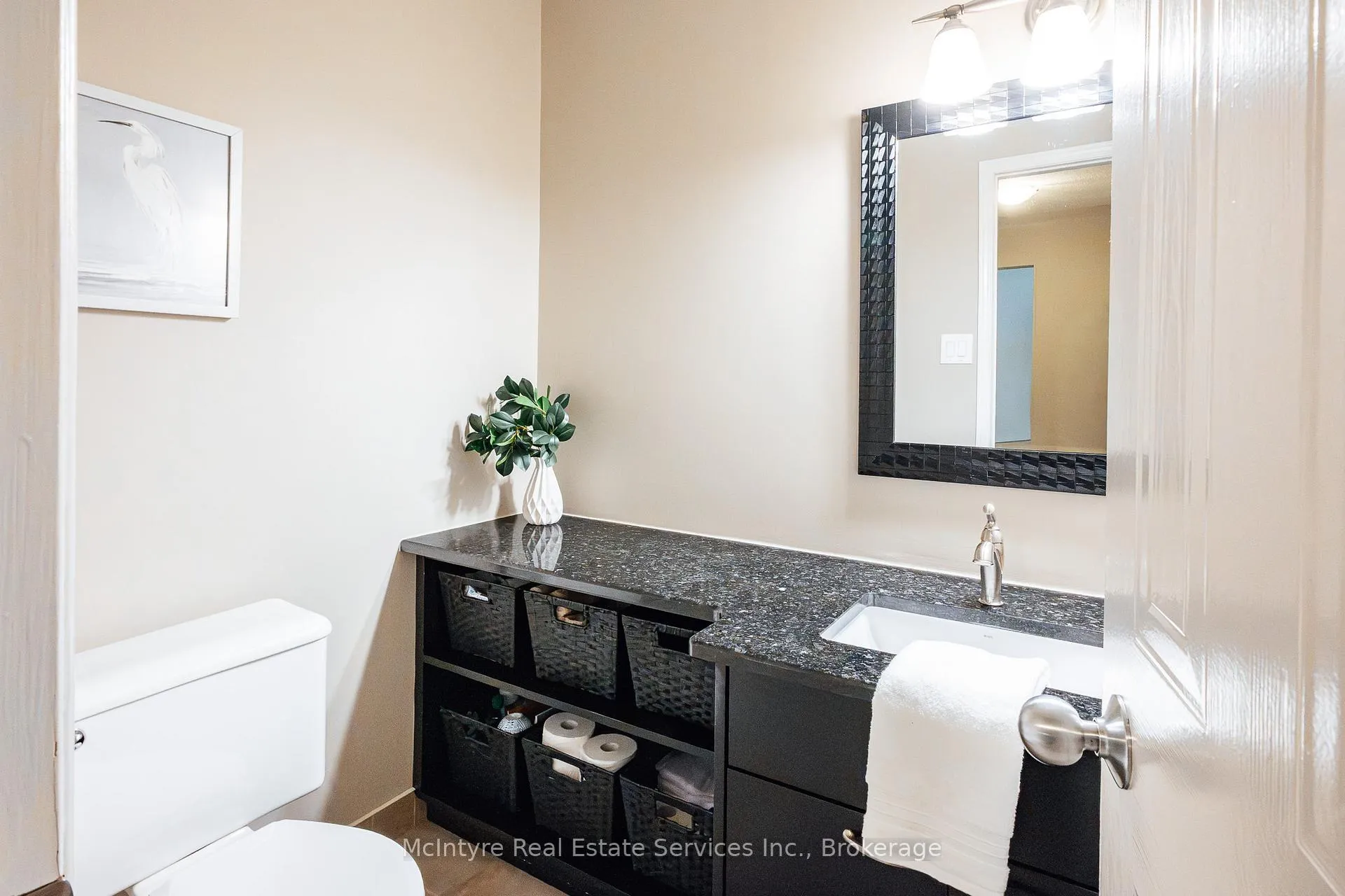 Photo 16 of 28 McGibbon Court, Kitchener — HOMEH