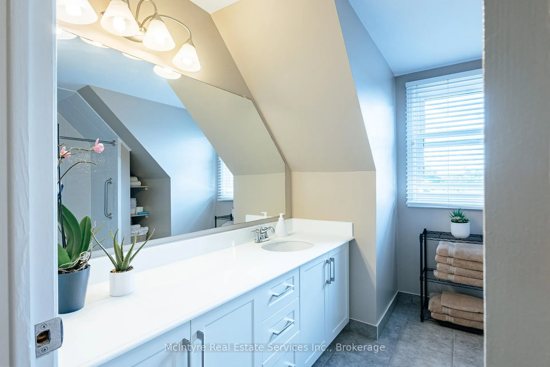 Photo 19 of 28 McGibbon Court, Kitchener — HOMEH