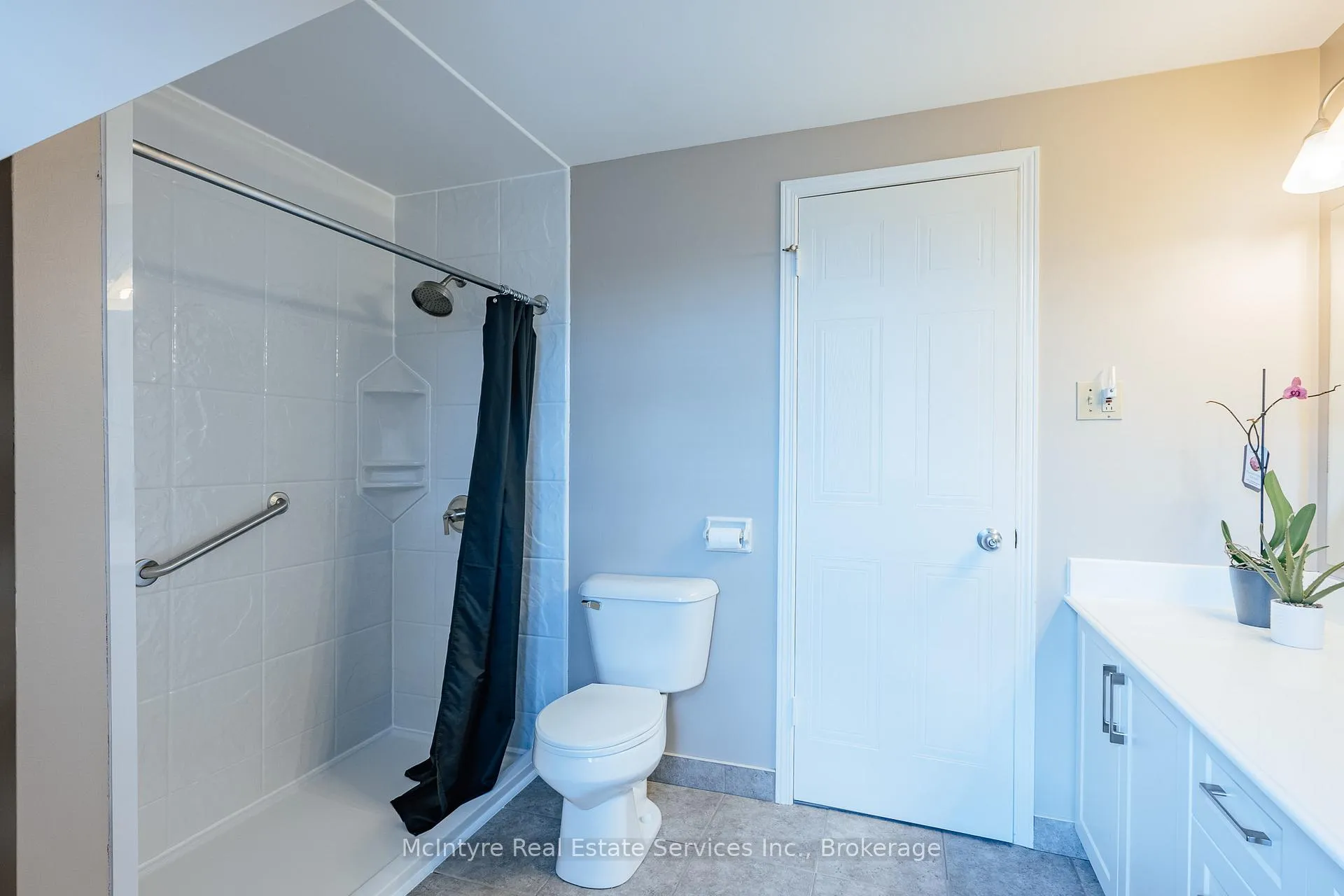 Photo 21 of 28 McGibbon Court, Kitchener — HOMEH