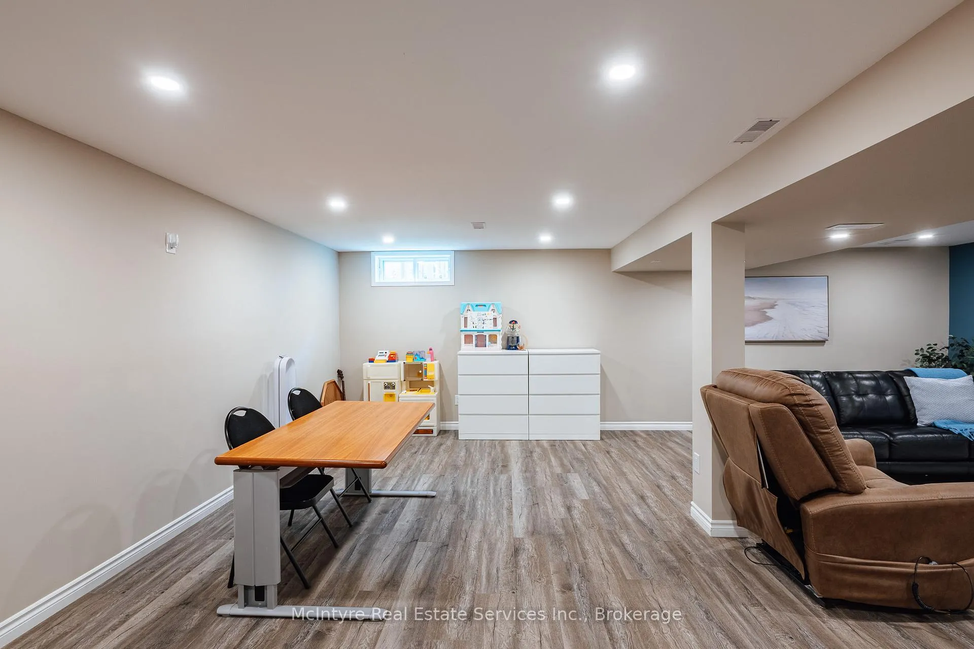 Photo 29 of 28 McGibbon Court, Kitchener — HOMEH
