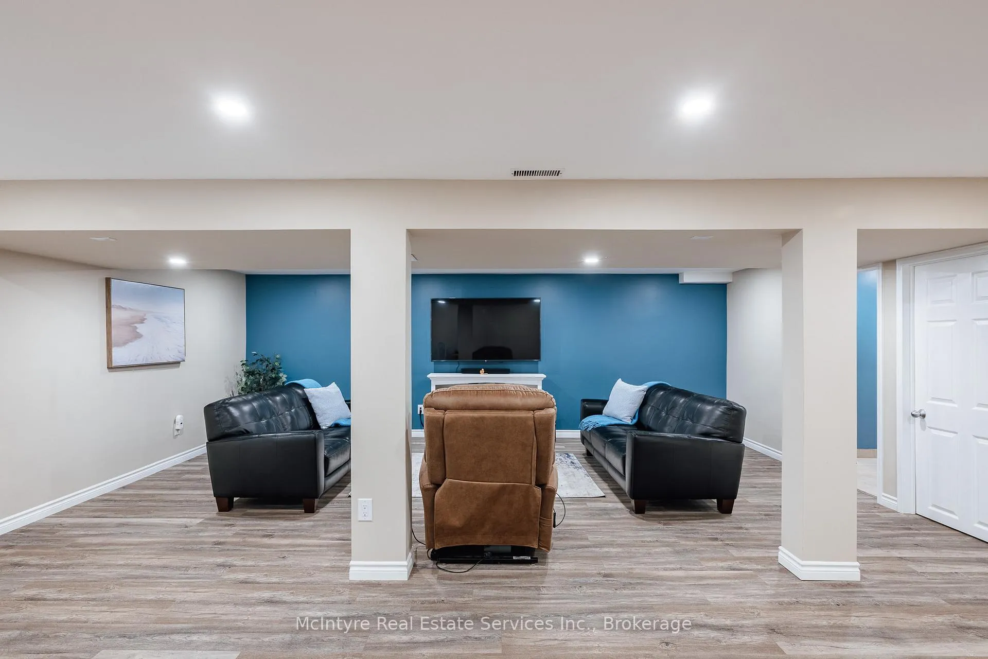 Photo 30 of 28 McGibbon Court, Kitchener — HOMEH