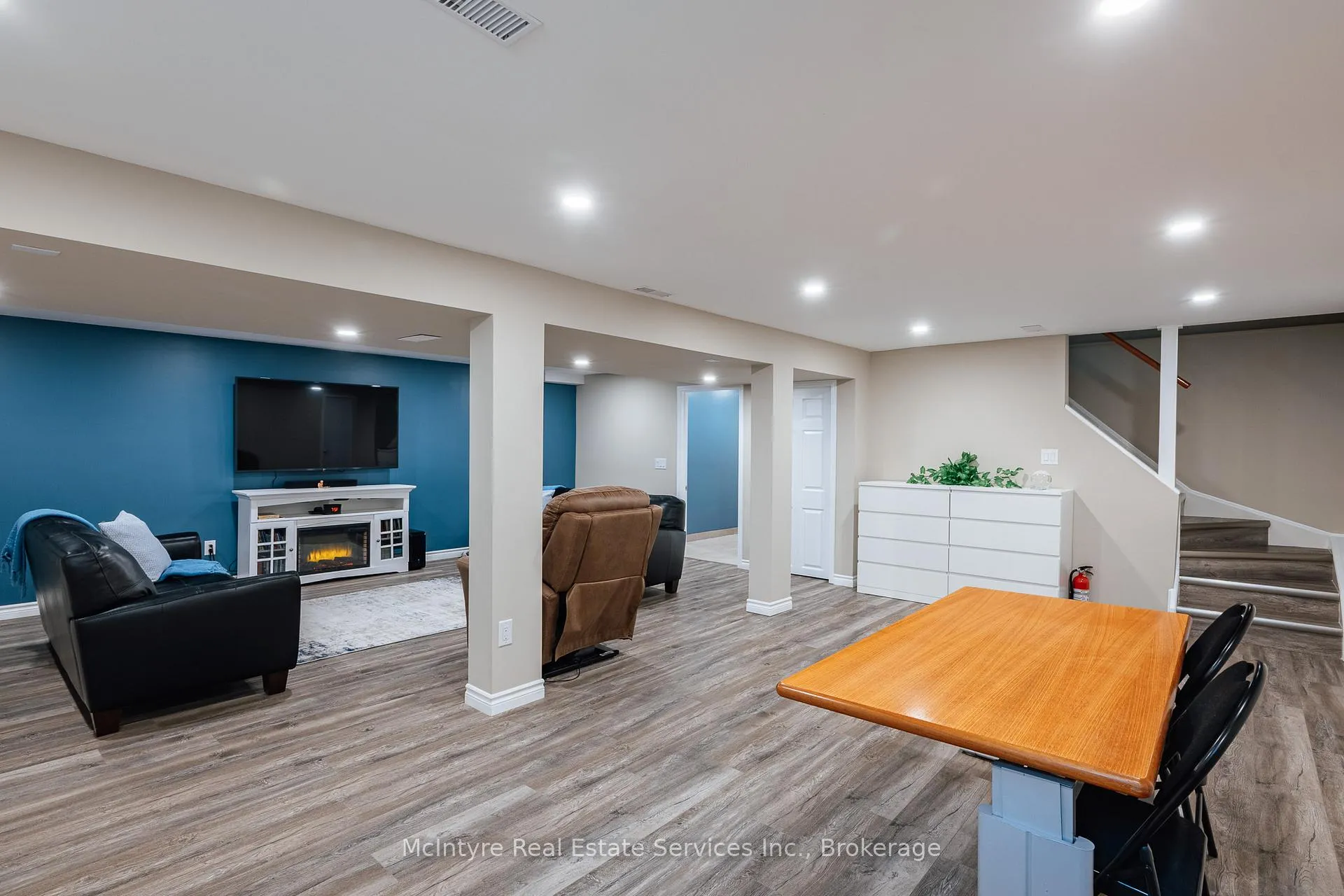 Photo 31 of 28 McGibbon Court, Kitchener — HOMEH