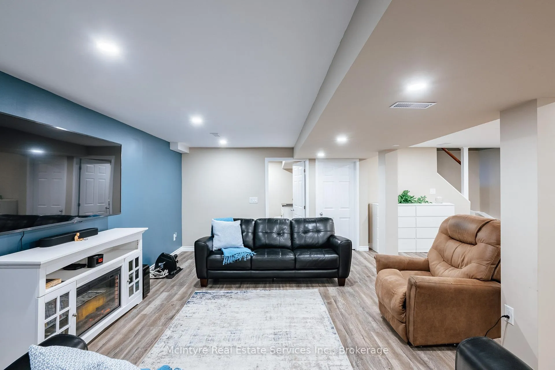 Photo 32 of 28 McGibbon Court, Kitchener — HOMEH