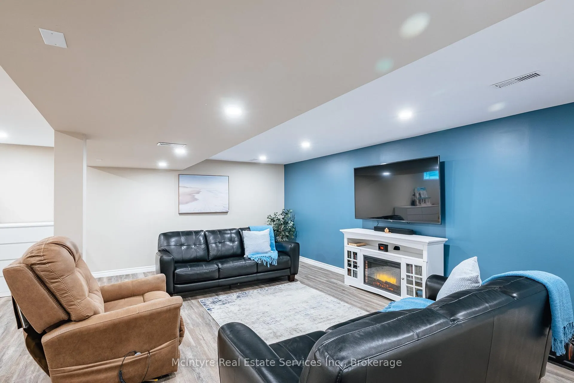 Photo 36 of 28 McGibbon Court, Kitchener — HOMEH