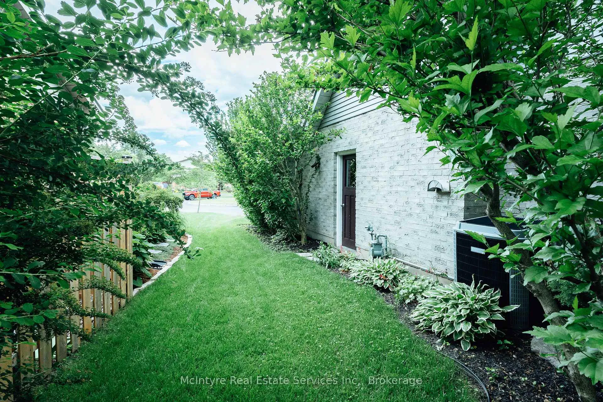 Photo 43 of 28 McGibbon Court, Kitchener — HOMEH