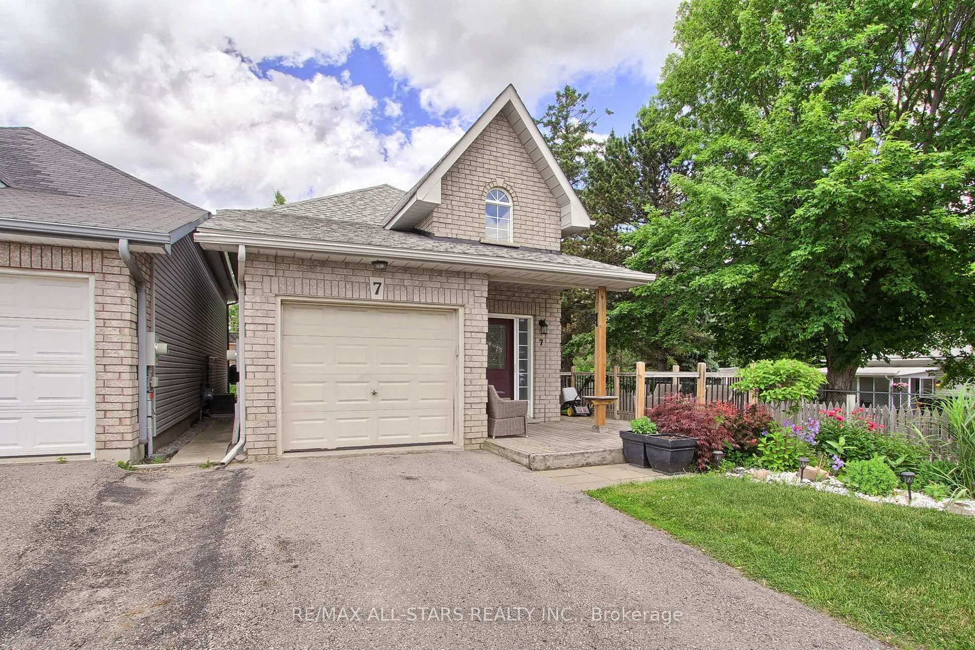 Photo 3 of 7 John Harvey Street, Uxbridge — HOMEH