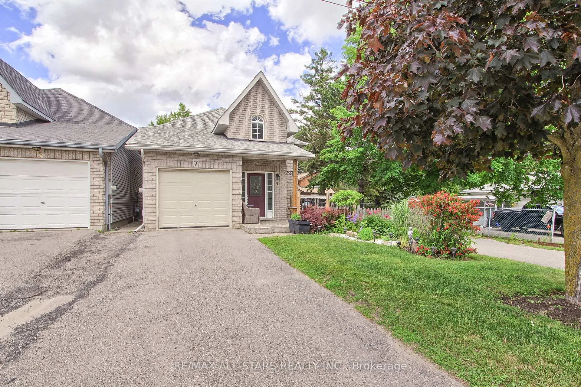 Photo 4 of 7 John Harvey Street, Uxbridge — HOMEH