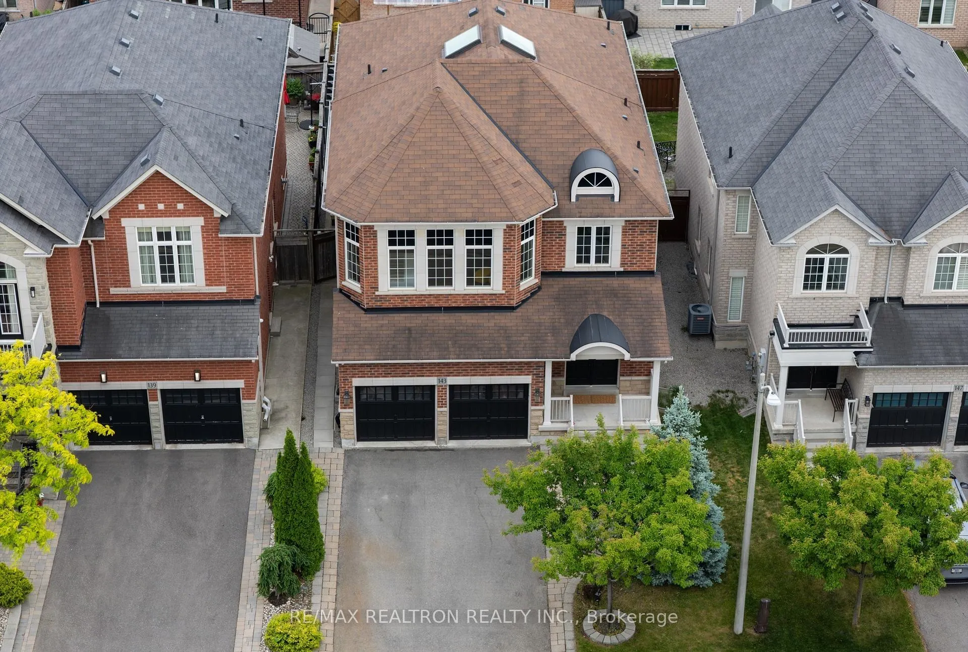 Photo 3 of 143 Shelbourne Drive, Vaughan, Vellore Village — HOMEH