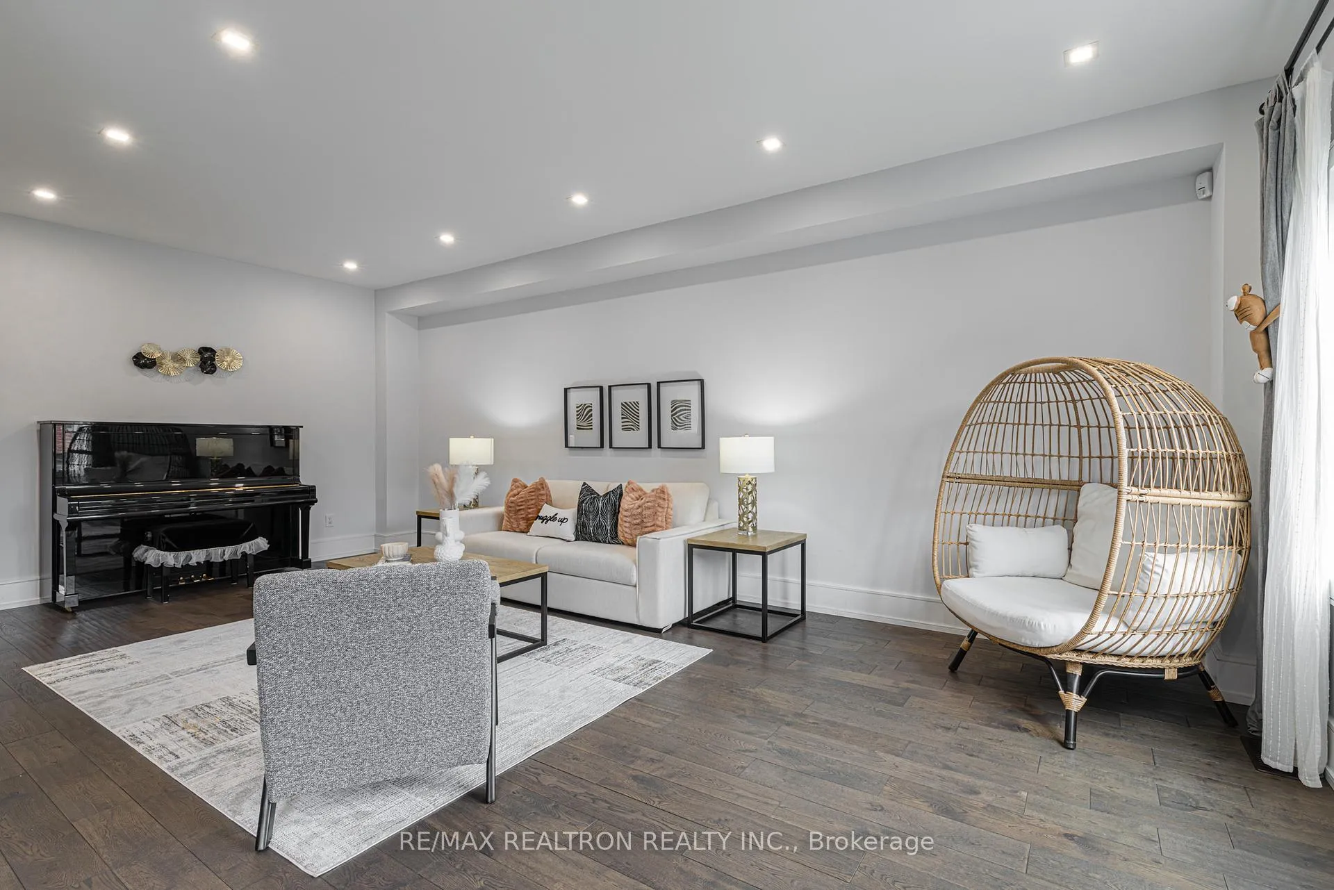 Photo 14 of 143 Shelbourne Drive, Vaughan, Vellore Village — HOMEH