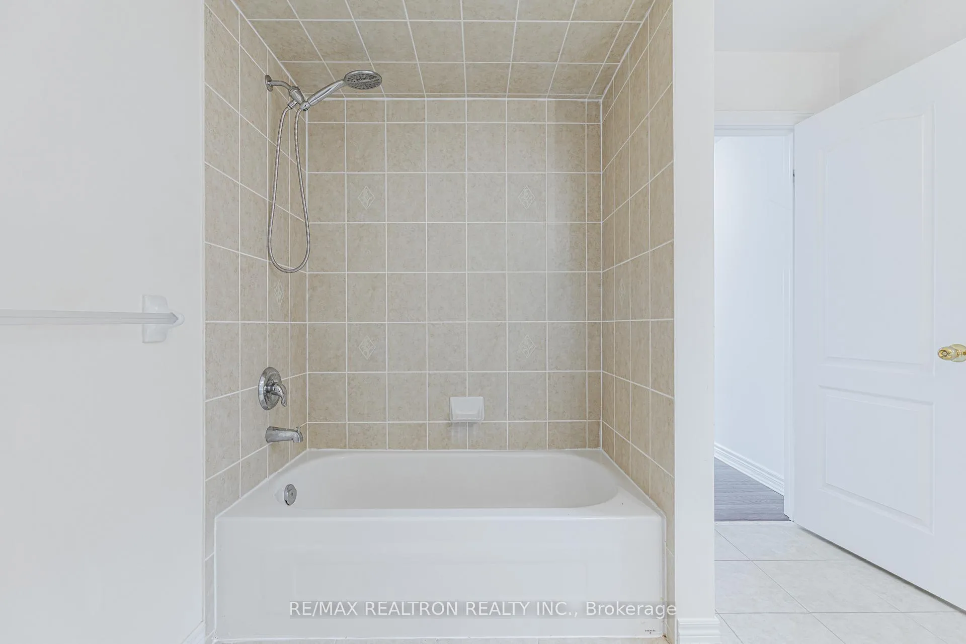 Photo 37 of 143 Shelbourne Drive, Vaughan, Vellore Village — HOMEH