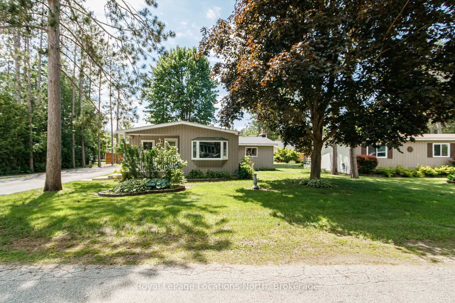Photo 1 of 5 Golf Avenue E, Wasaga Beach — HOMEH