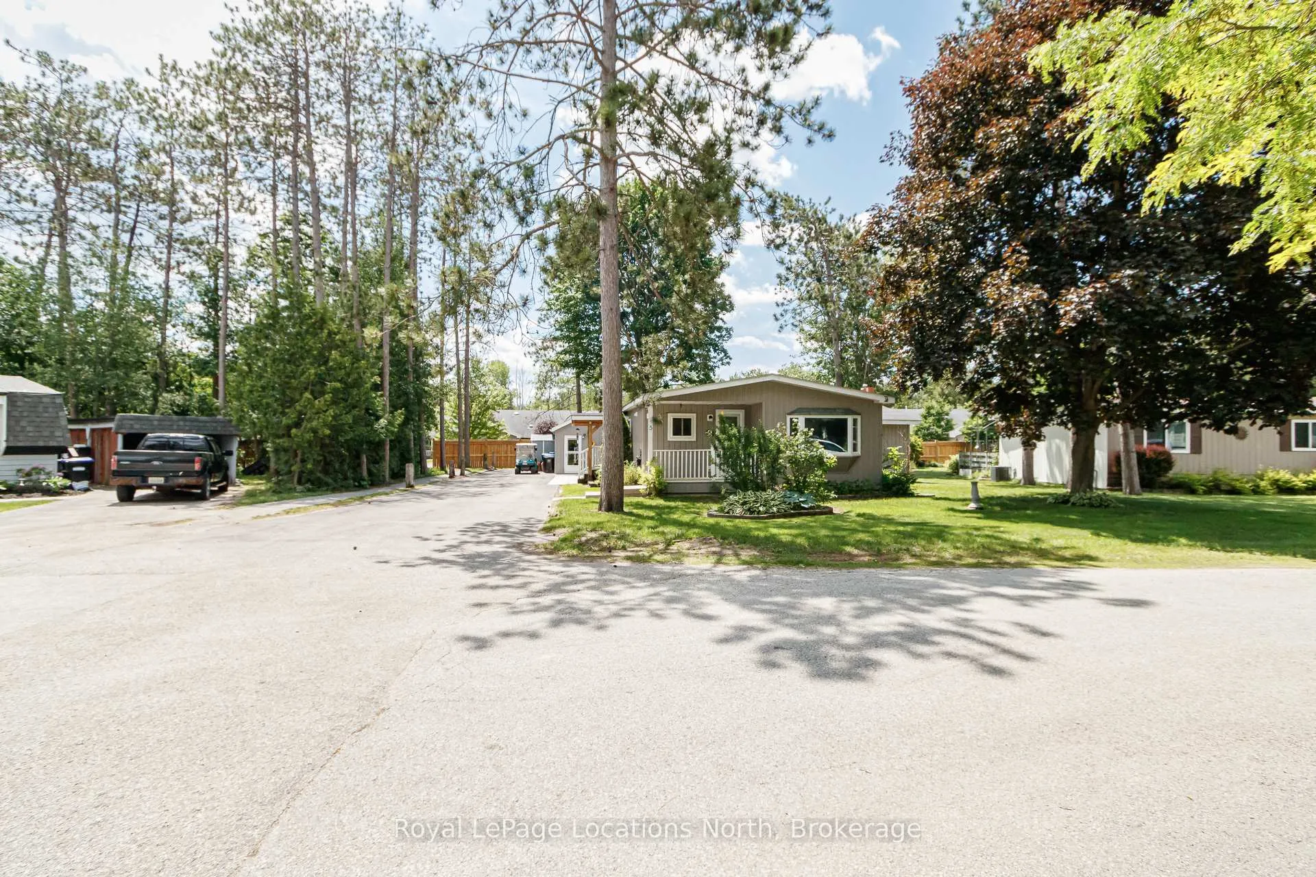 Photo 2 of 5 Golf Avenue E, Wasaga Beach — HOMEH
