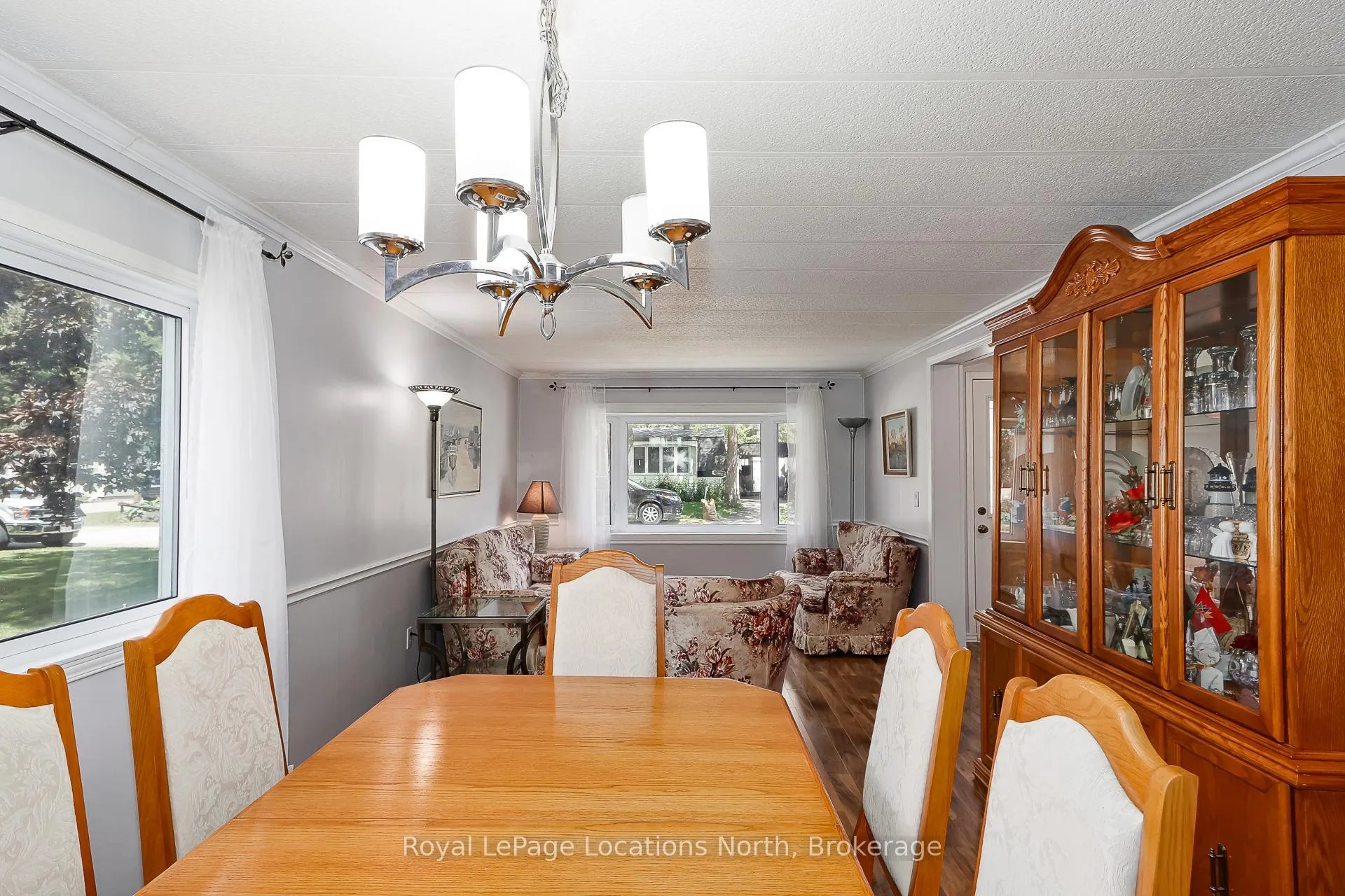Photo 6 of 5 Golf Avenue E, Wasaga Beach — HOMEH